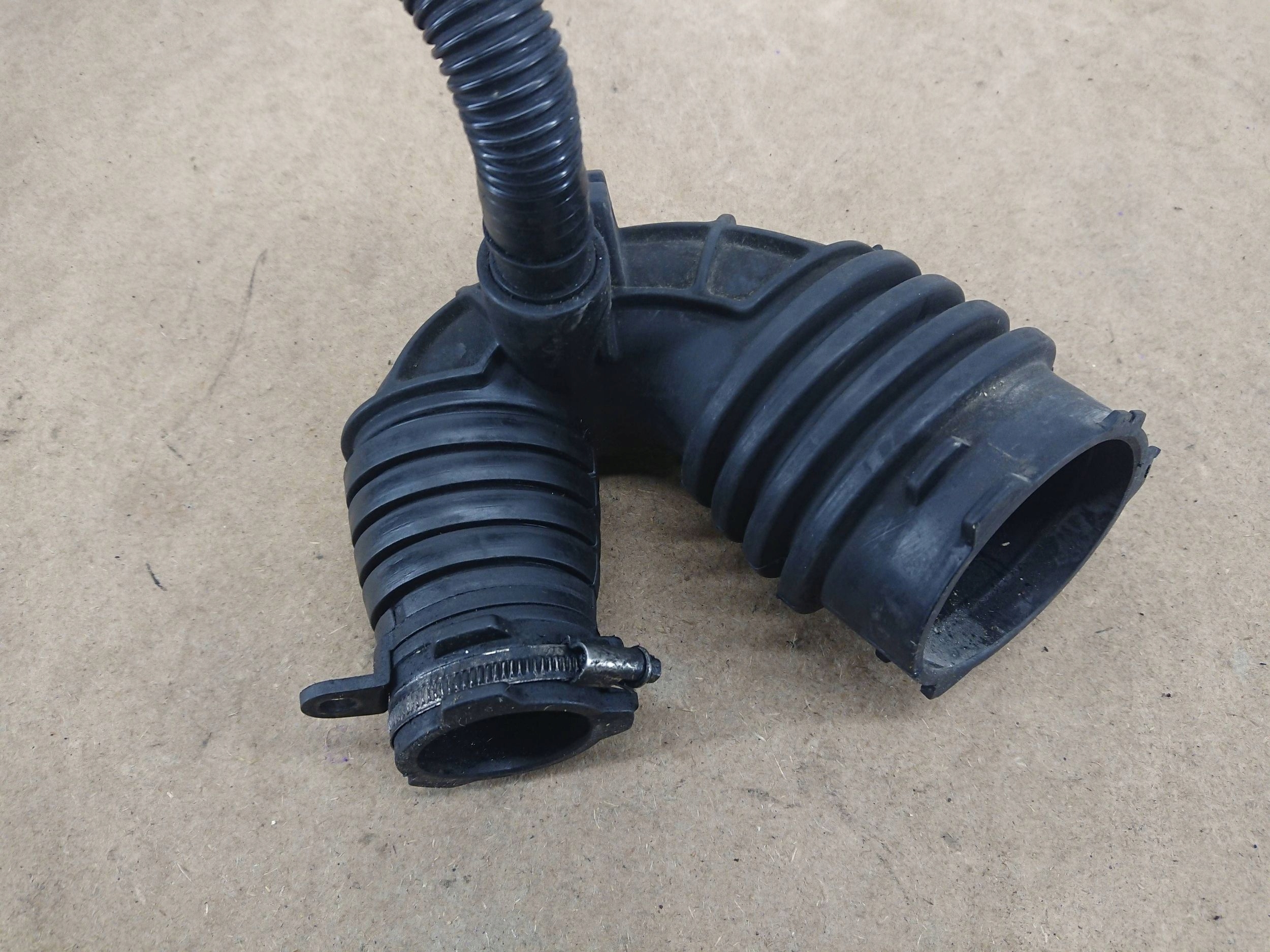 Audi A6 pipe hose dolotowy air