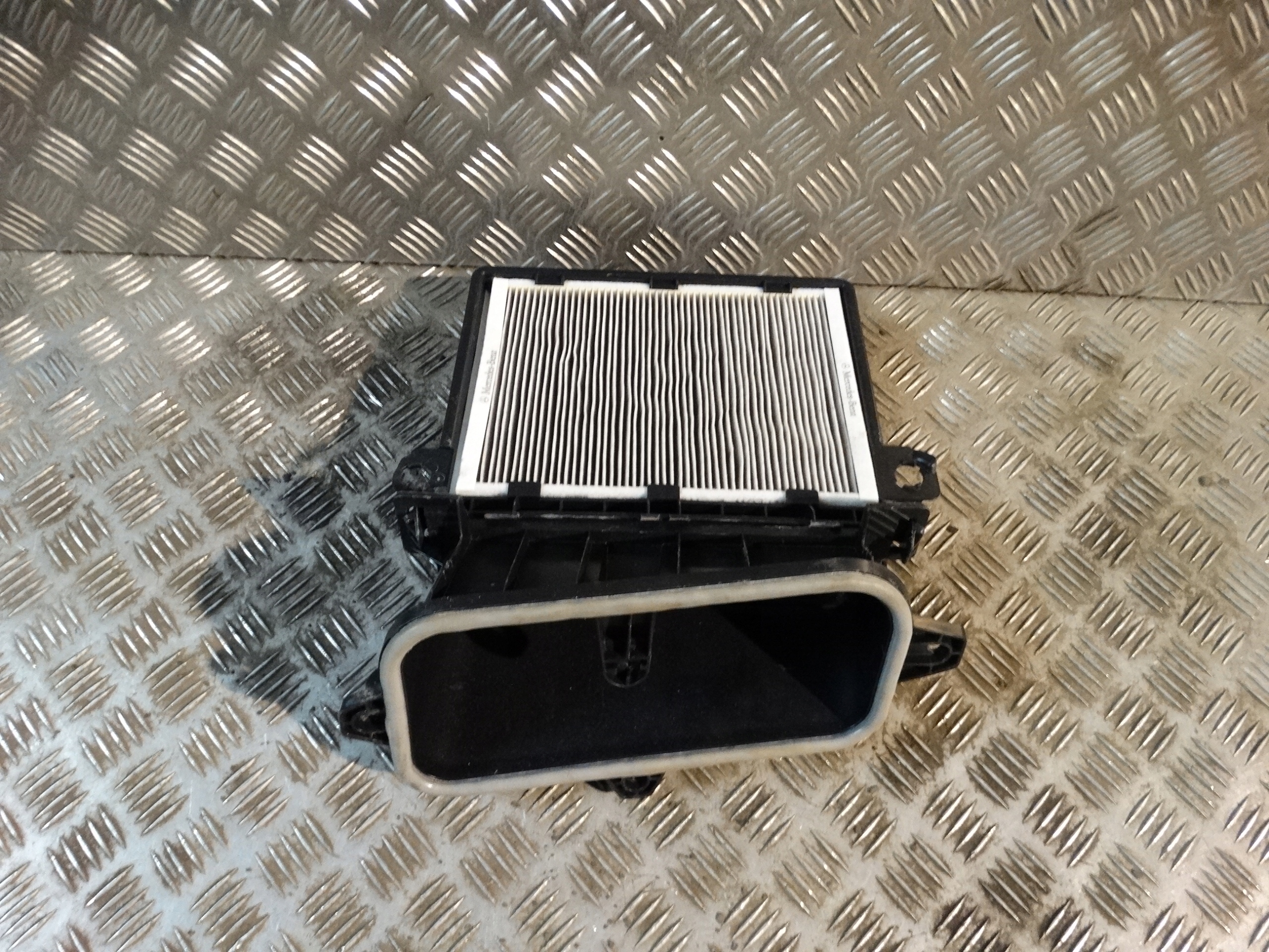 GEHÄUSE FILTER DES KABINEN- MERCEDES SL W232 1