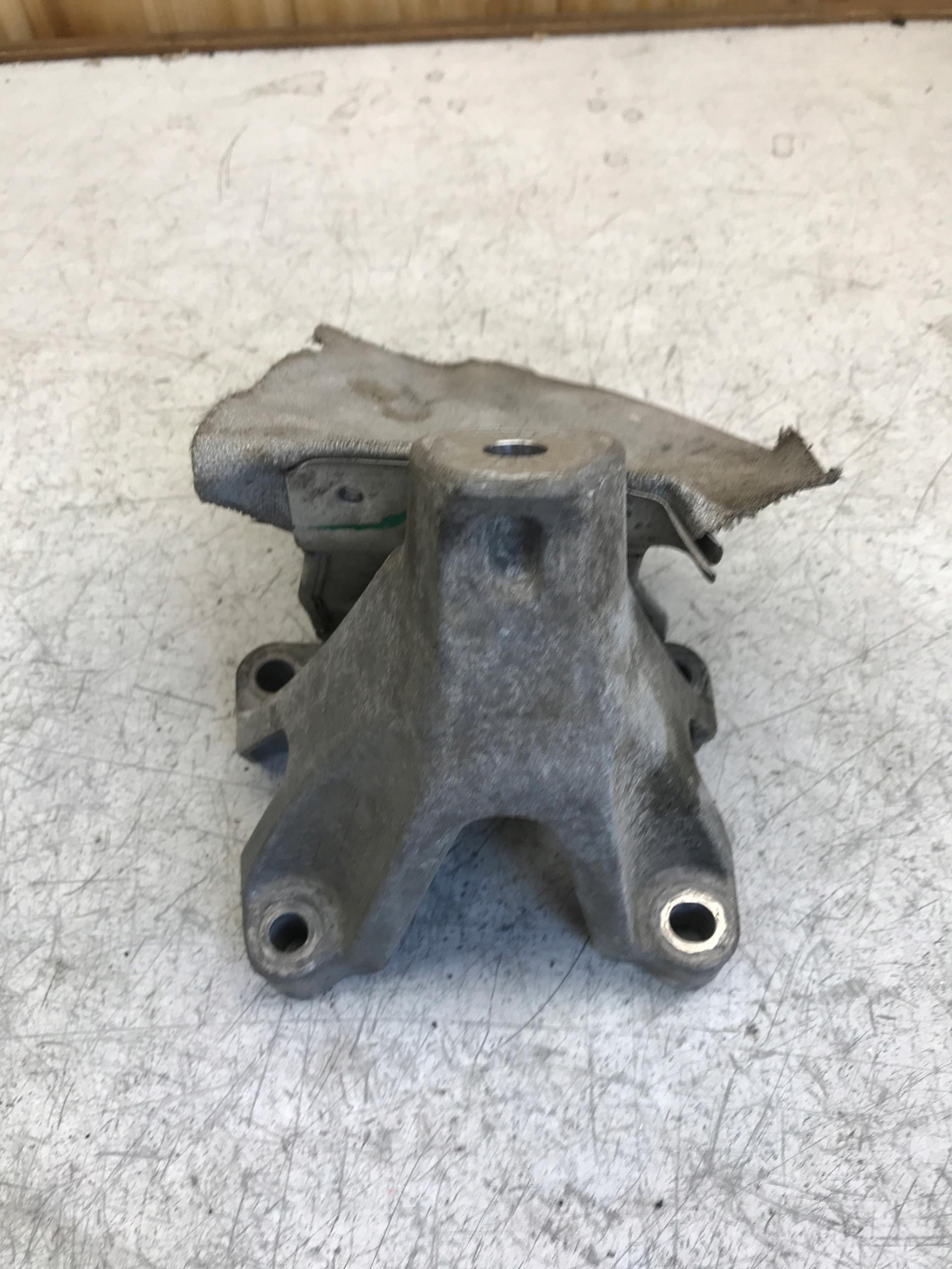 holder engine mount AUDI A4 B8 A5 8K0199307BH