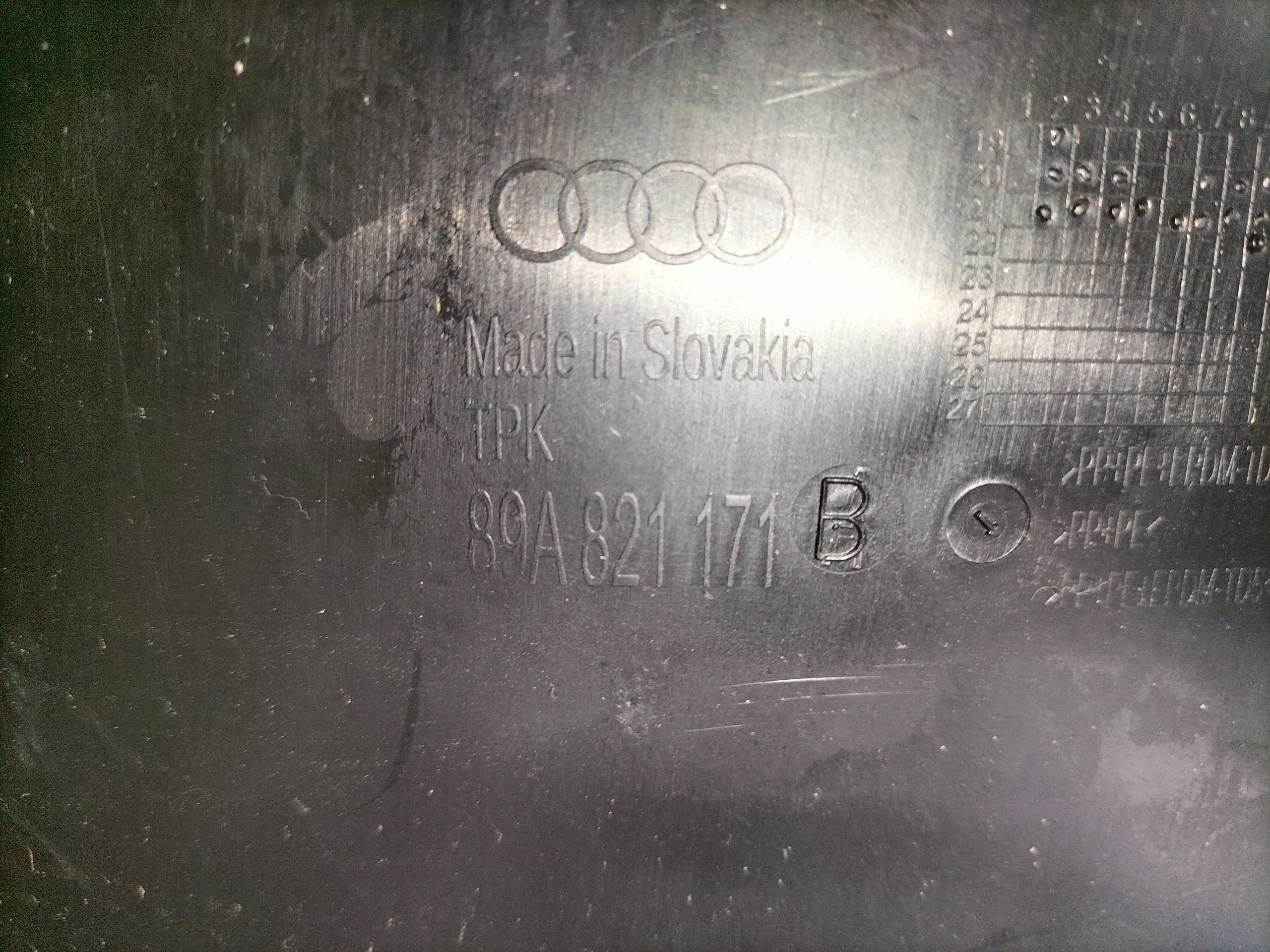 RADSCHALE VORNE LINKS AUDI Q4 E-TRON 22