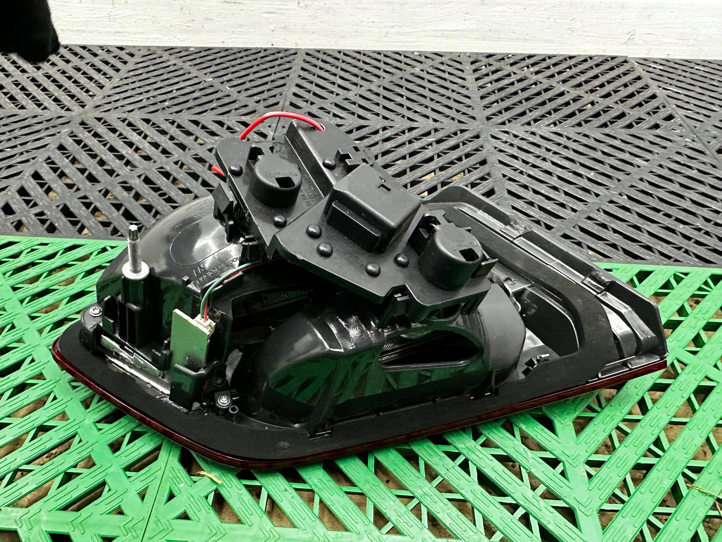 light rear w klapie BMW 2 F45 7311042