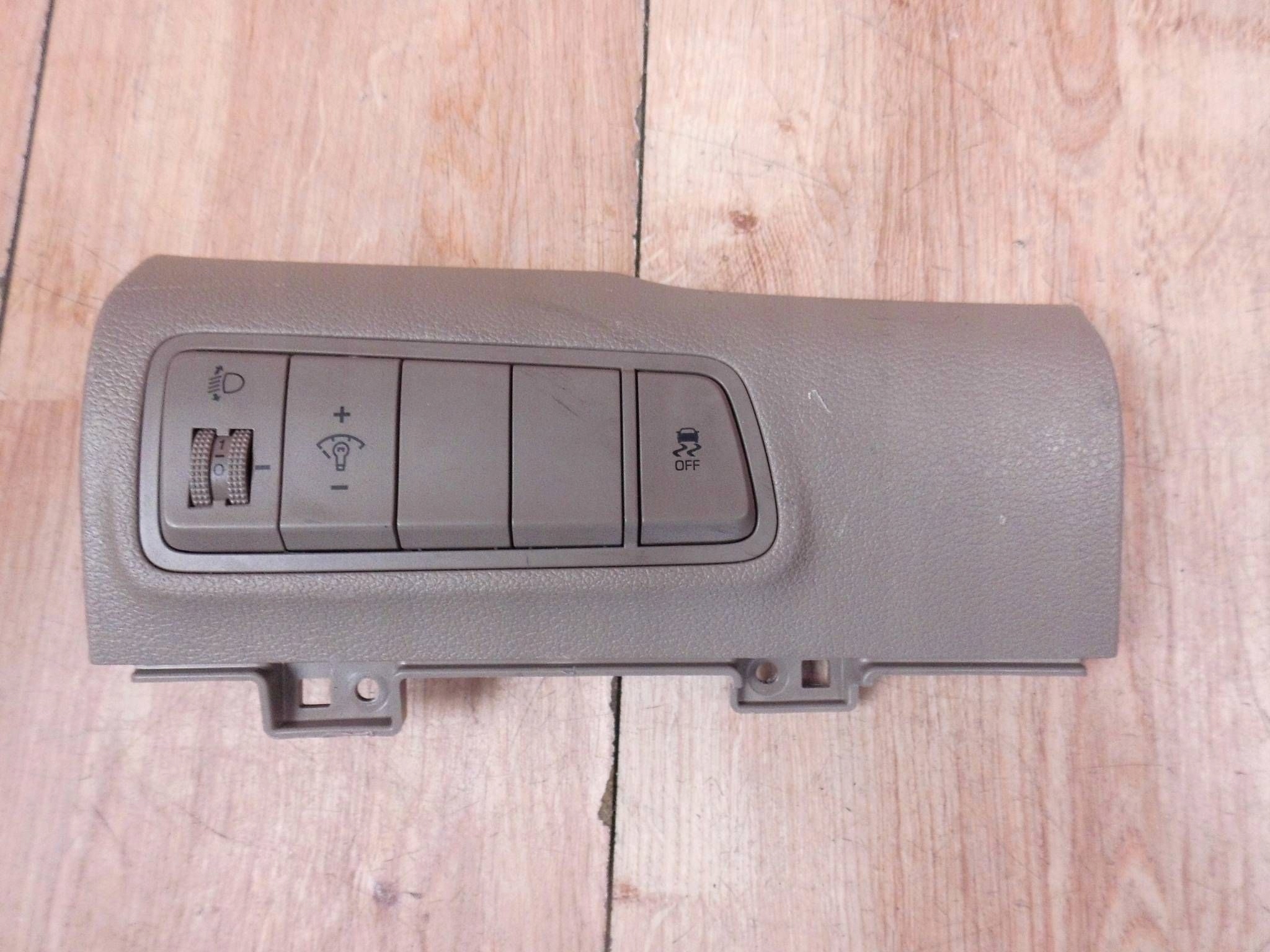Hyundai Tucson III 2019 circuit breaker ESP switch panel button