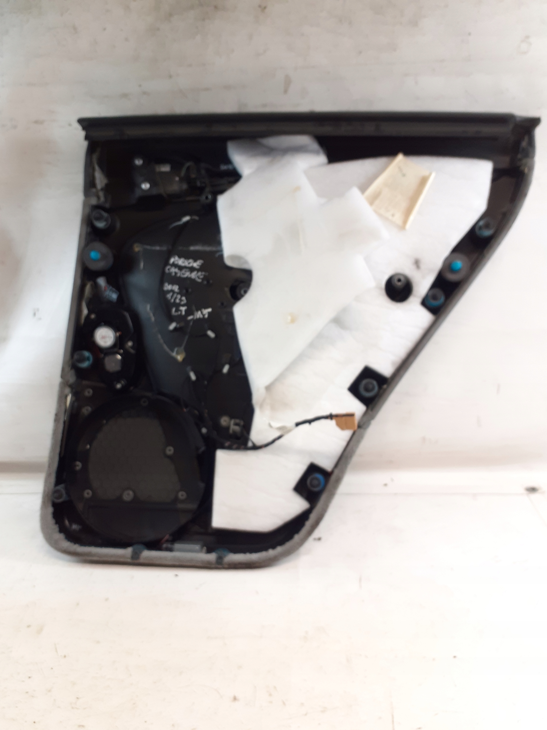 PORSCHE CAYENNE side upholstery door left rear part