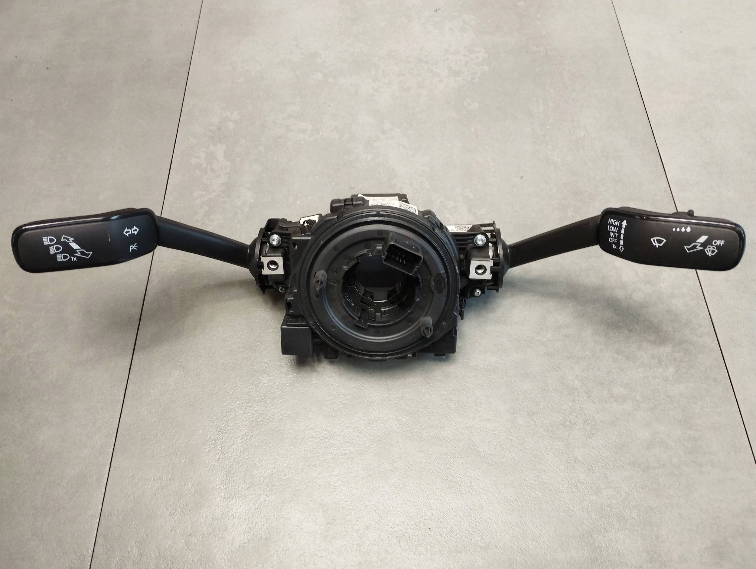Audi A1 steering wheel levers and controls ring 5Q1953521AS