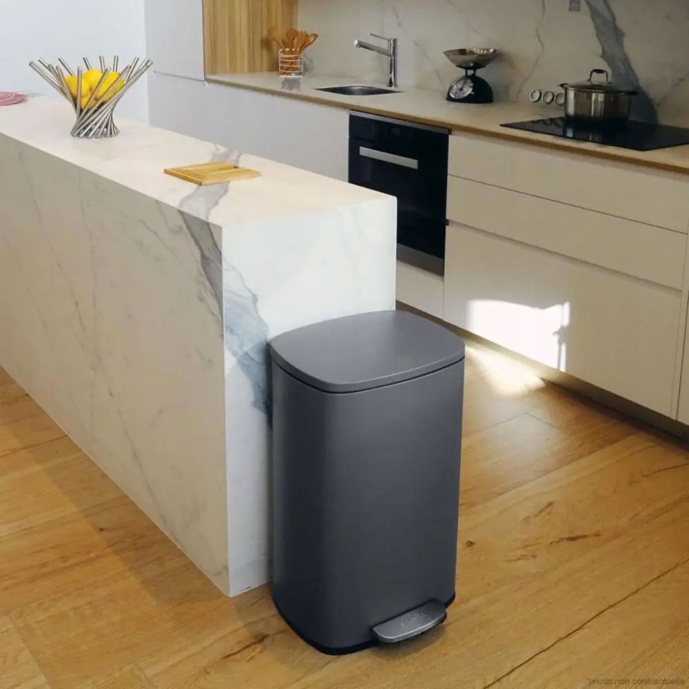 Levně Odpadkový koš Spirella Akira s pedálem 50 l matně šedý