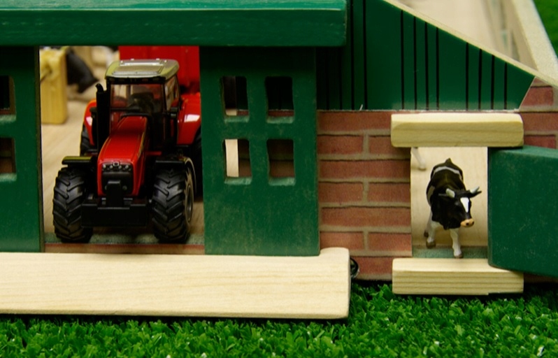 DREWNIANA OBORA DLA ZWIERZĄT BYDŁO 1:87 FARM KIDS Kod producenta 610492