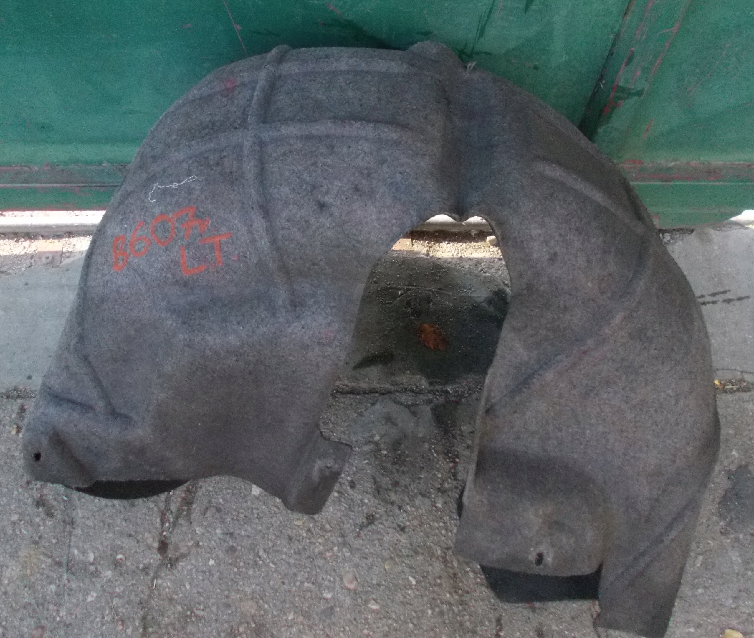 VW PASSAT B6 1.9 TDI 07R mudguard left rear part