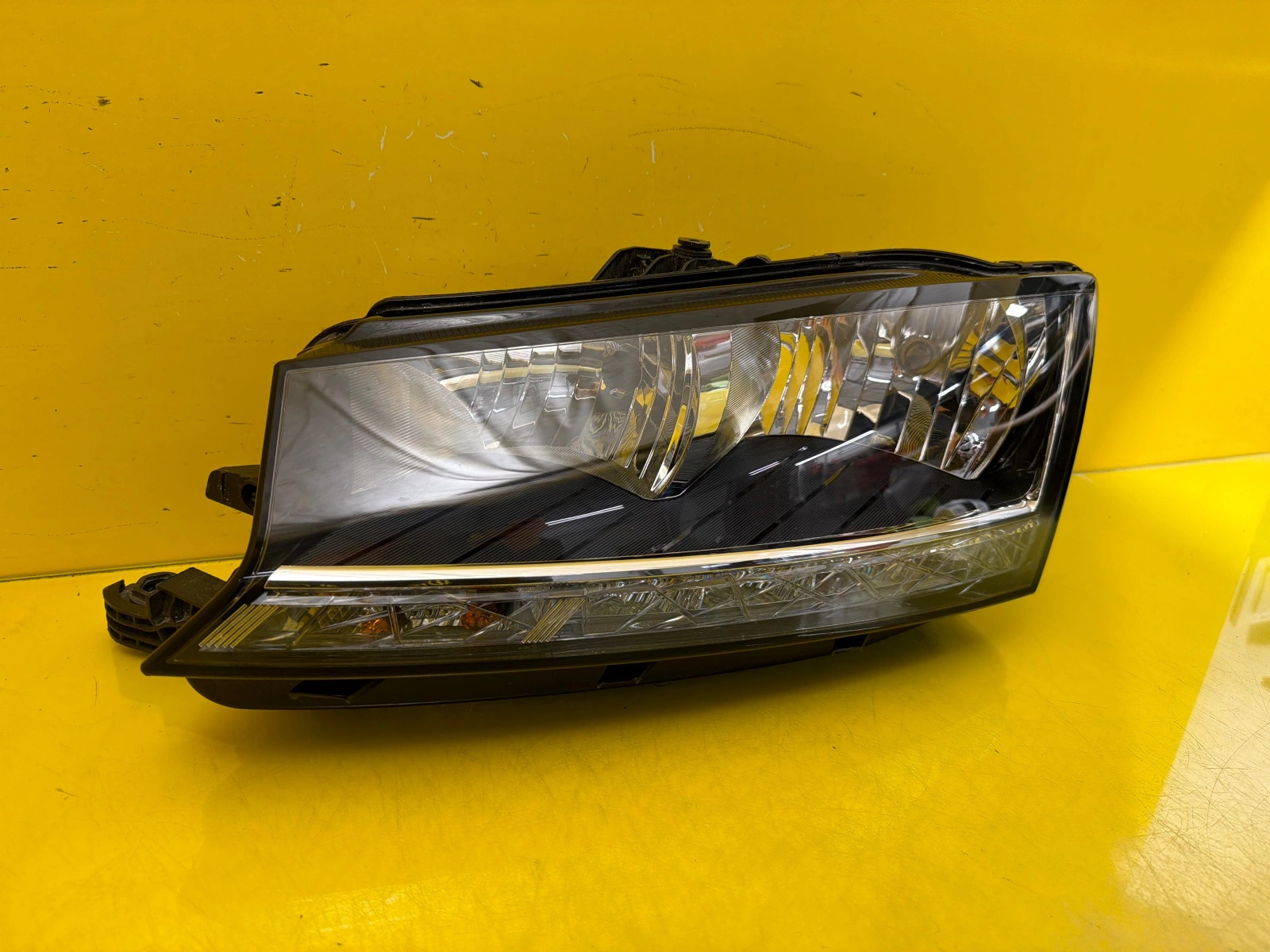 light left front Skoda Fabia III Lift 6V1 Led 6V1941015D