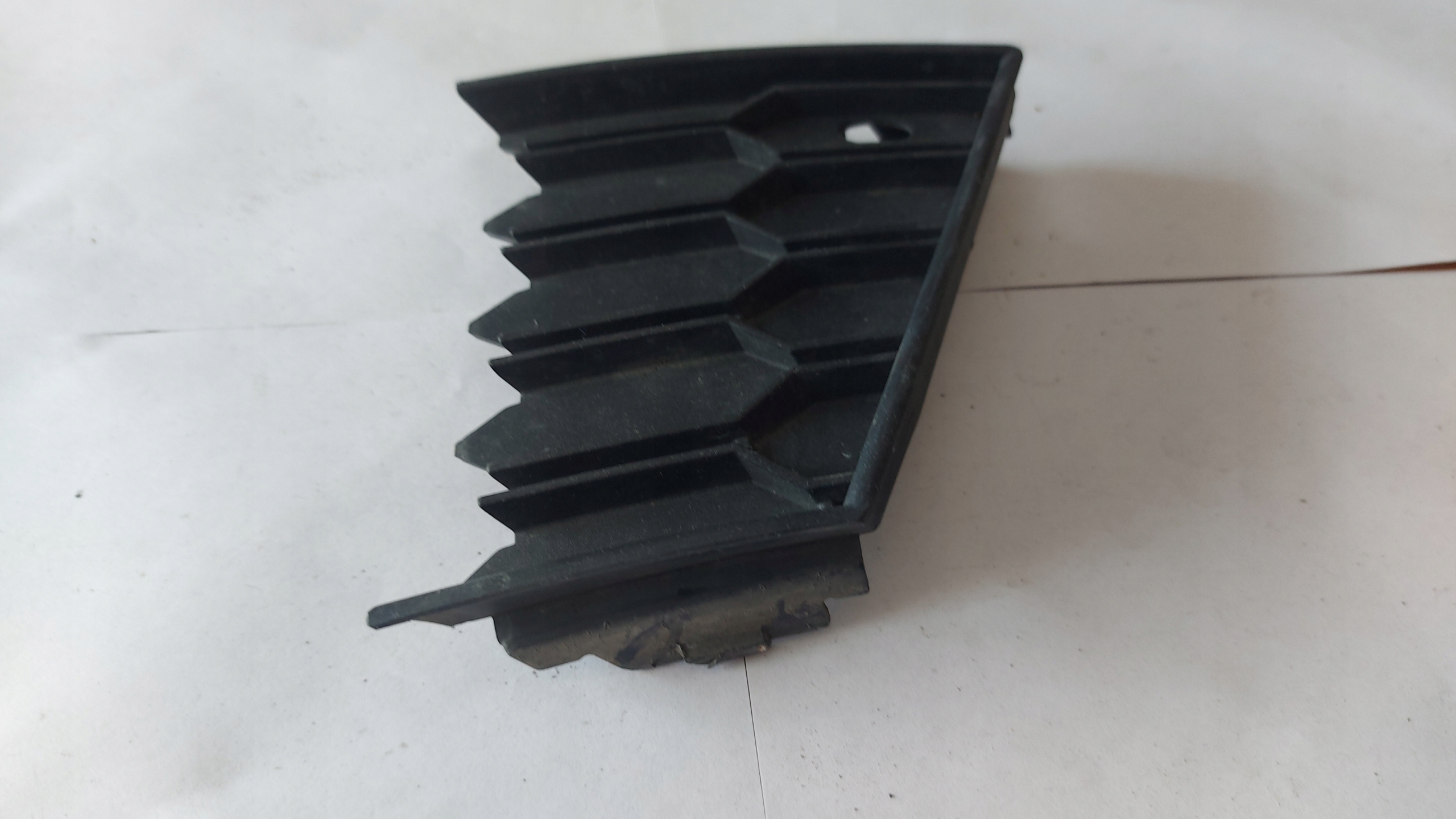 grid of a bumper left left front front spoiler fog lights SKODA FABIA III