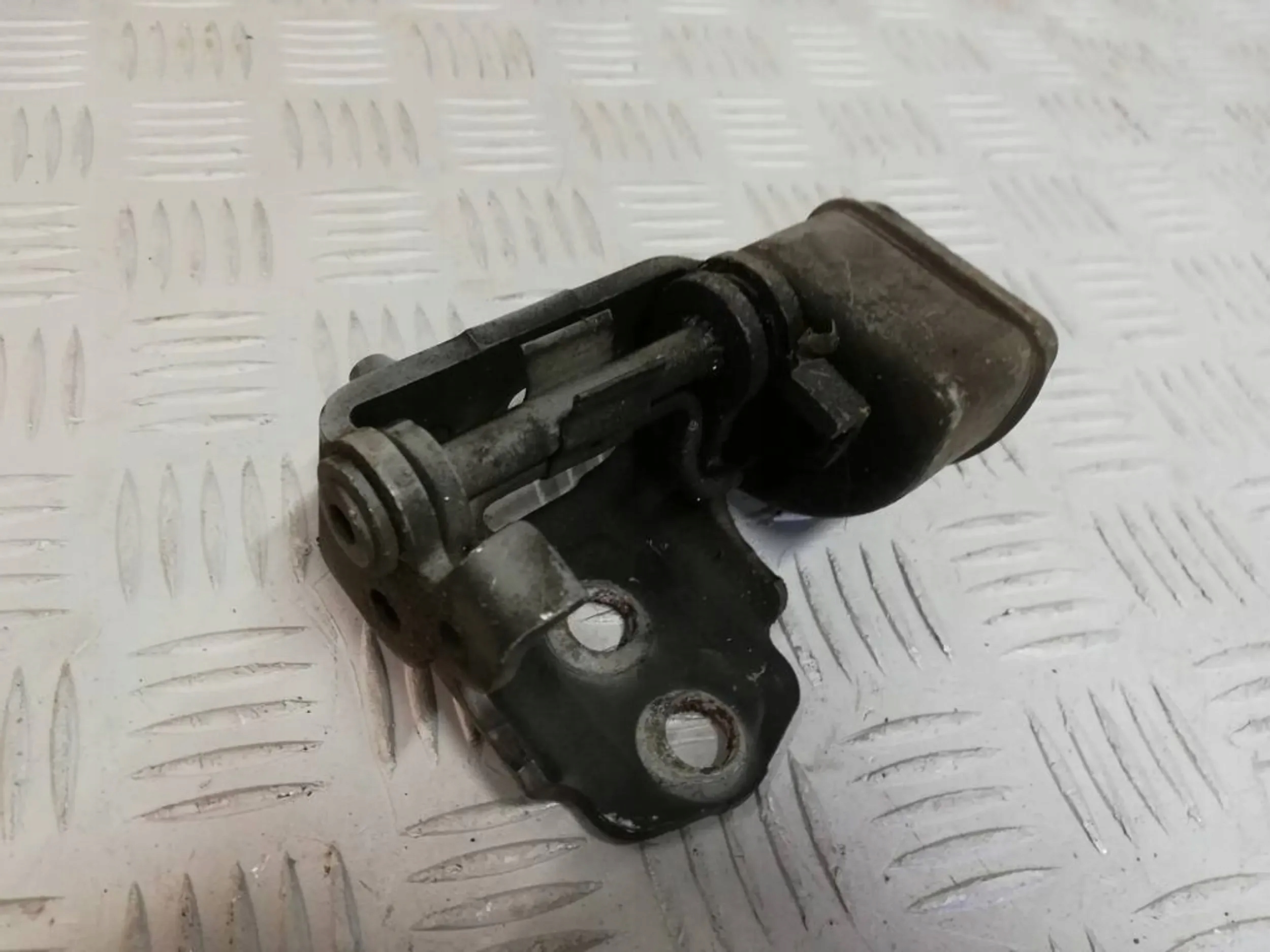 ZAWIAS DRZWI LEWY PRZEDNI PEUGEOT 207 OGRANICZNIK 3D 5D