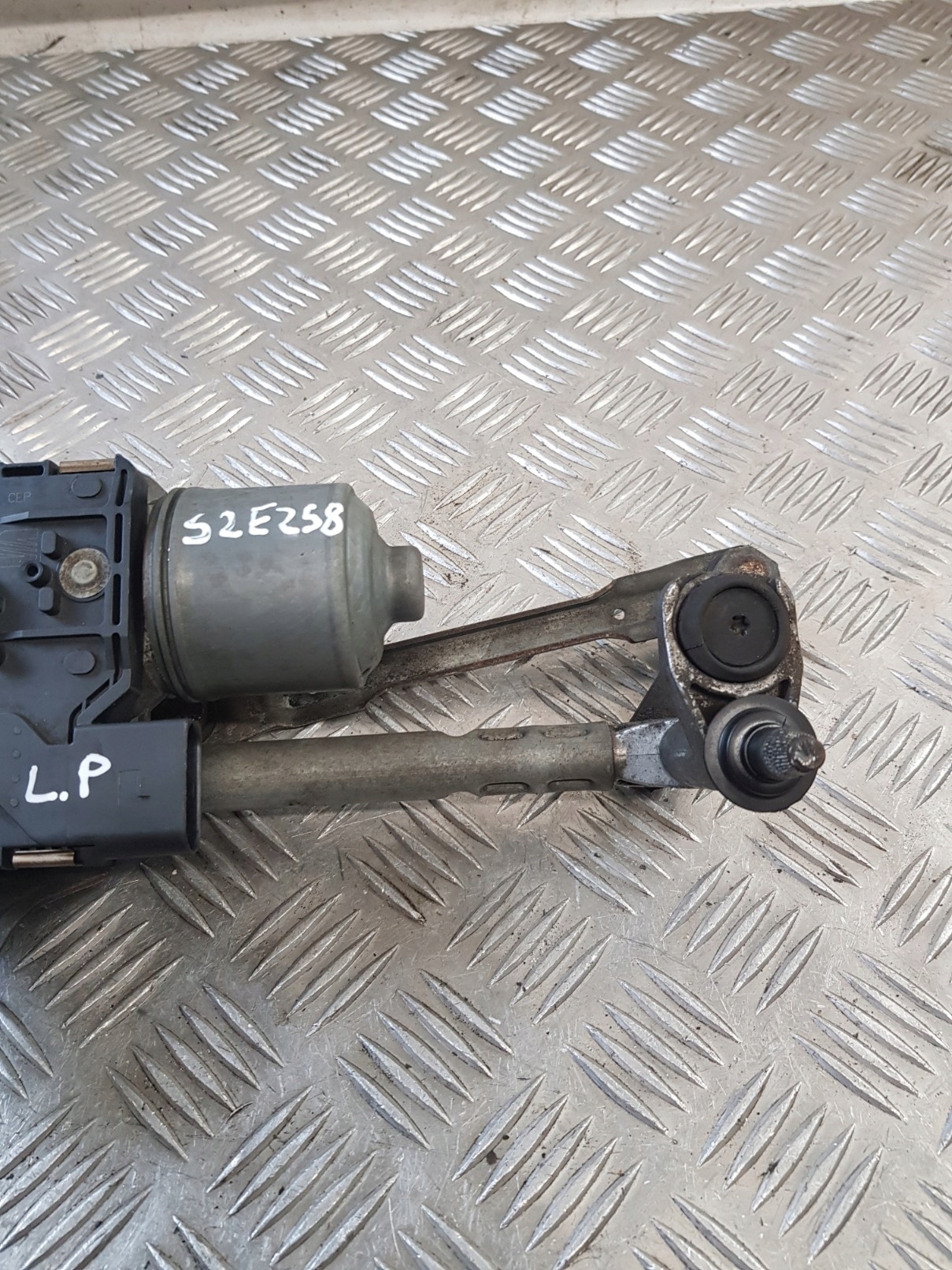 wiper mechanism left front 5P0955119A SEAT ALTEA 05R