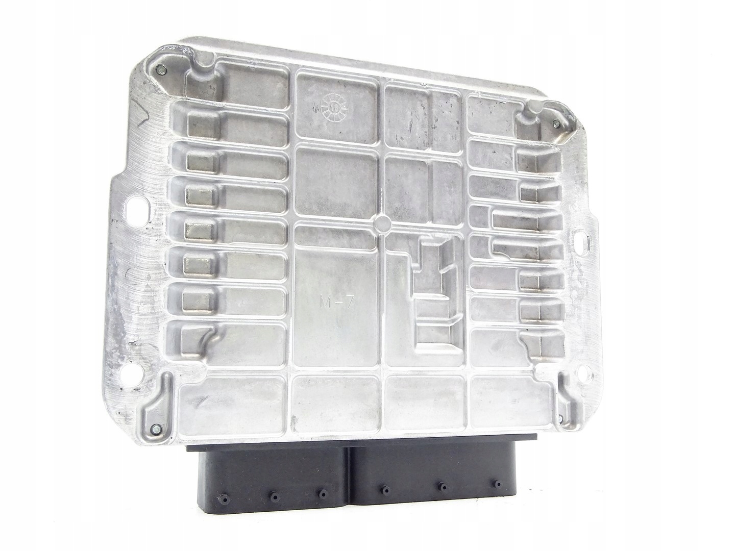 computer control unit of the engine ECU MITSUBISHI L200 V 15- 2.4 D 1860D014