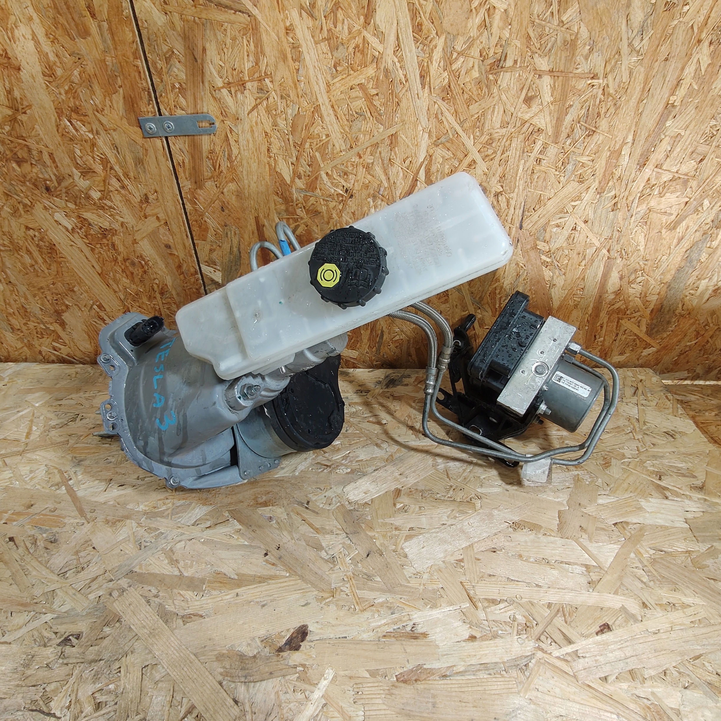 servo brake pump ABS KOMPLET TESLA MODEL 3