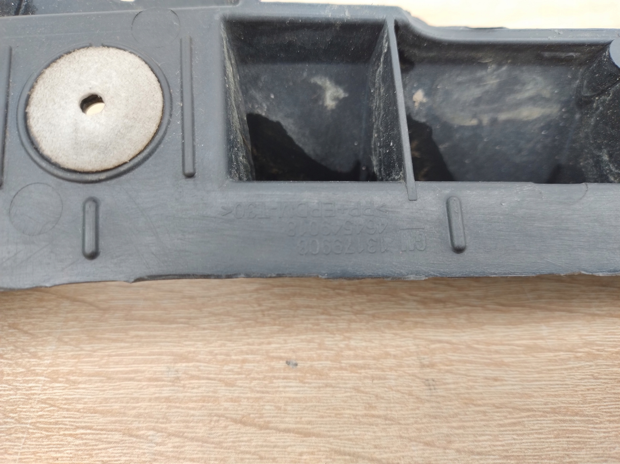 OPEL CORSA D bumper bracket rear part central holder 13179908 KA5/025