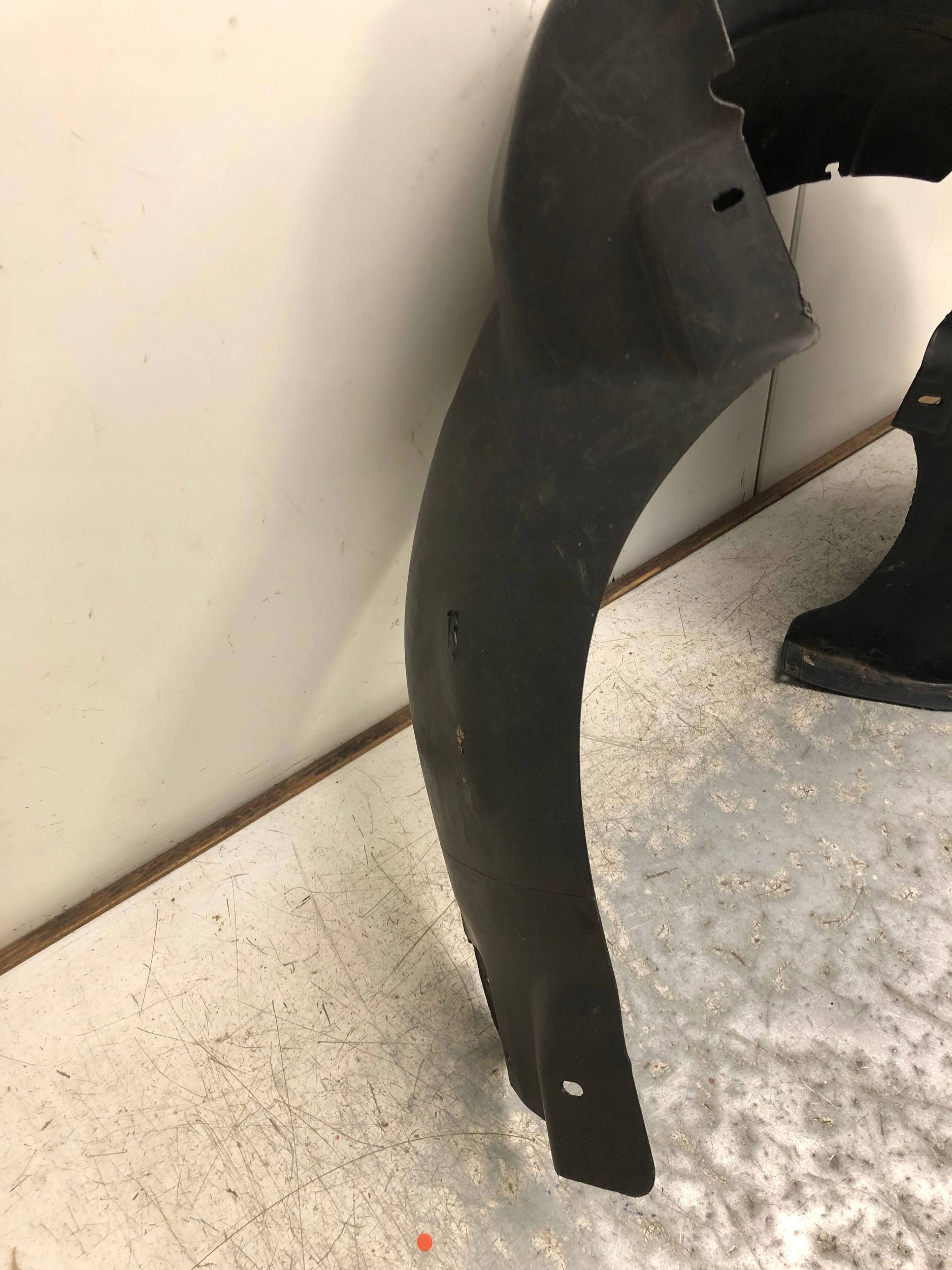 mudguard left front VW POLO IV 9N 6Q0809957A