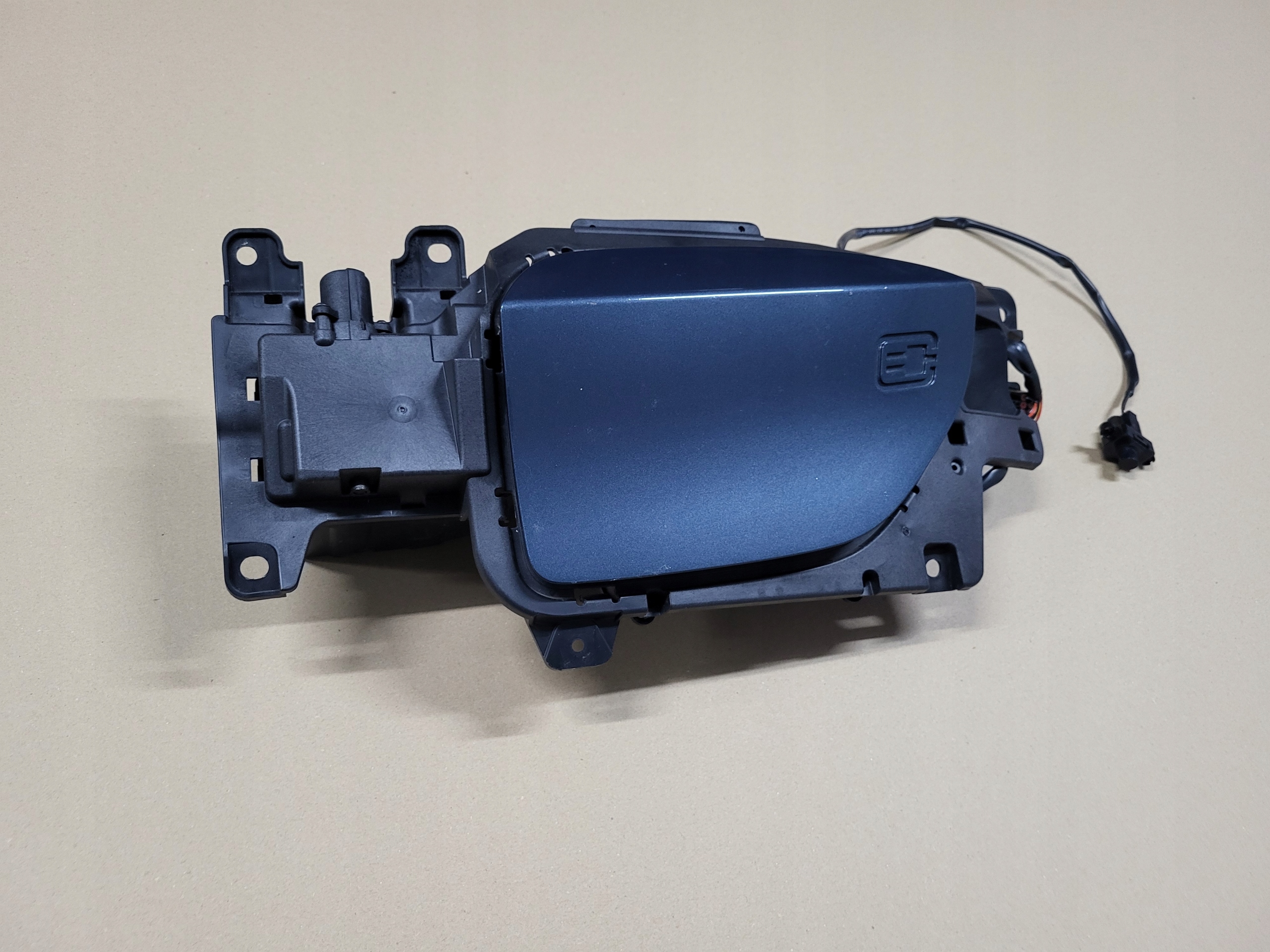 HYUNDAI KONA LIFT ЭЛЕКТРИК ЗАРЯДНАЯ РОЗЕТКА