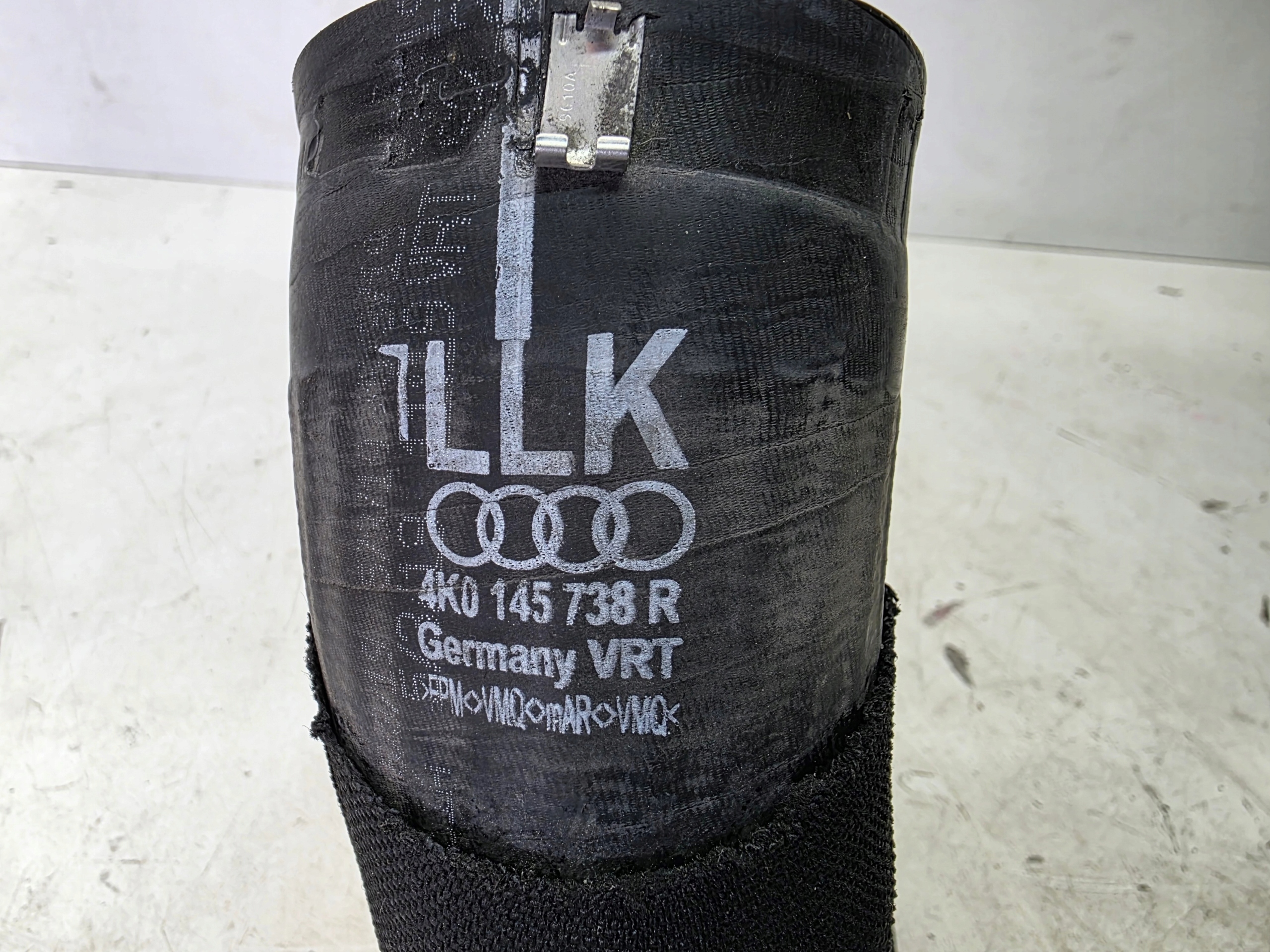 trouba hadice intercoolera AUDI A6 C8 A7 3.0 TDI 4K0145738R
