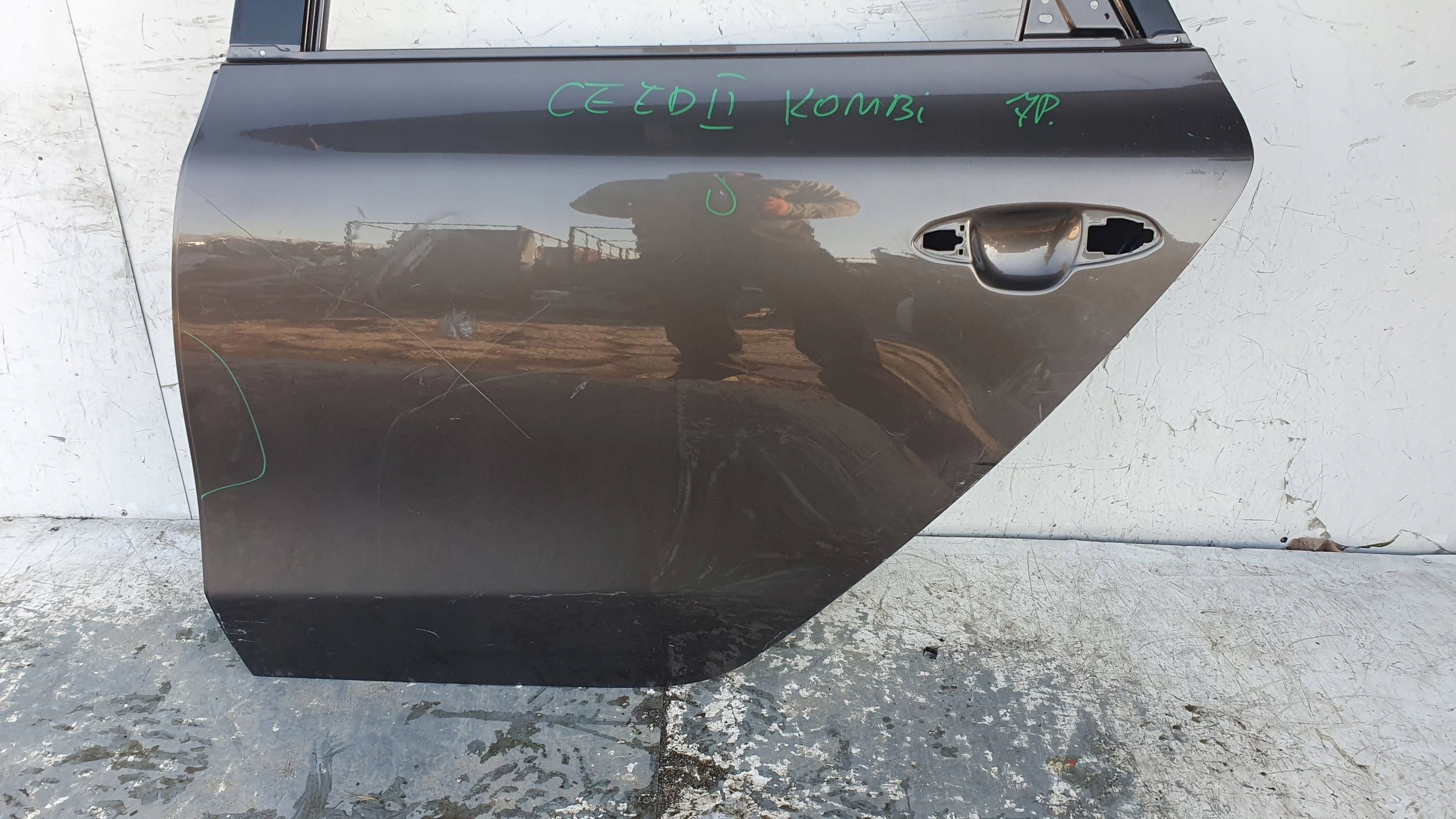 KIA Ceed 2 II 12-17 Kombi door left rear. rear part €