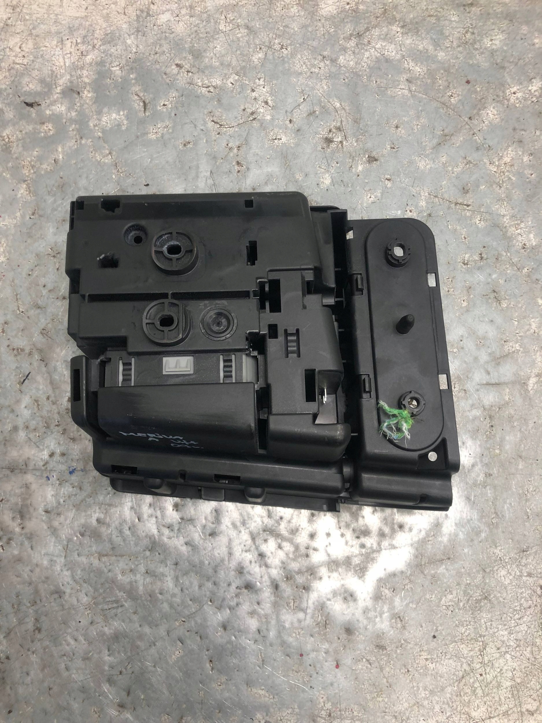 Module fusibles OPEL MERIVA A LIFT 93363144