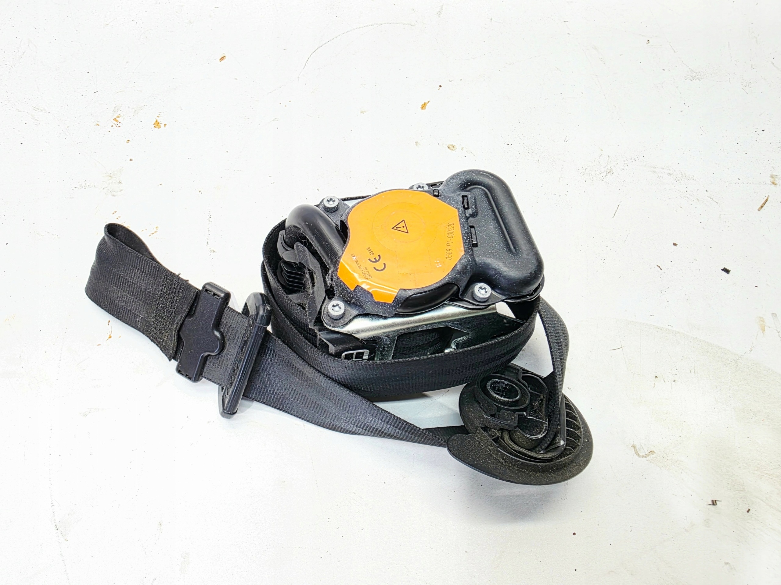 tension belt safety left front AUDI A3 8V 8V3857705D