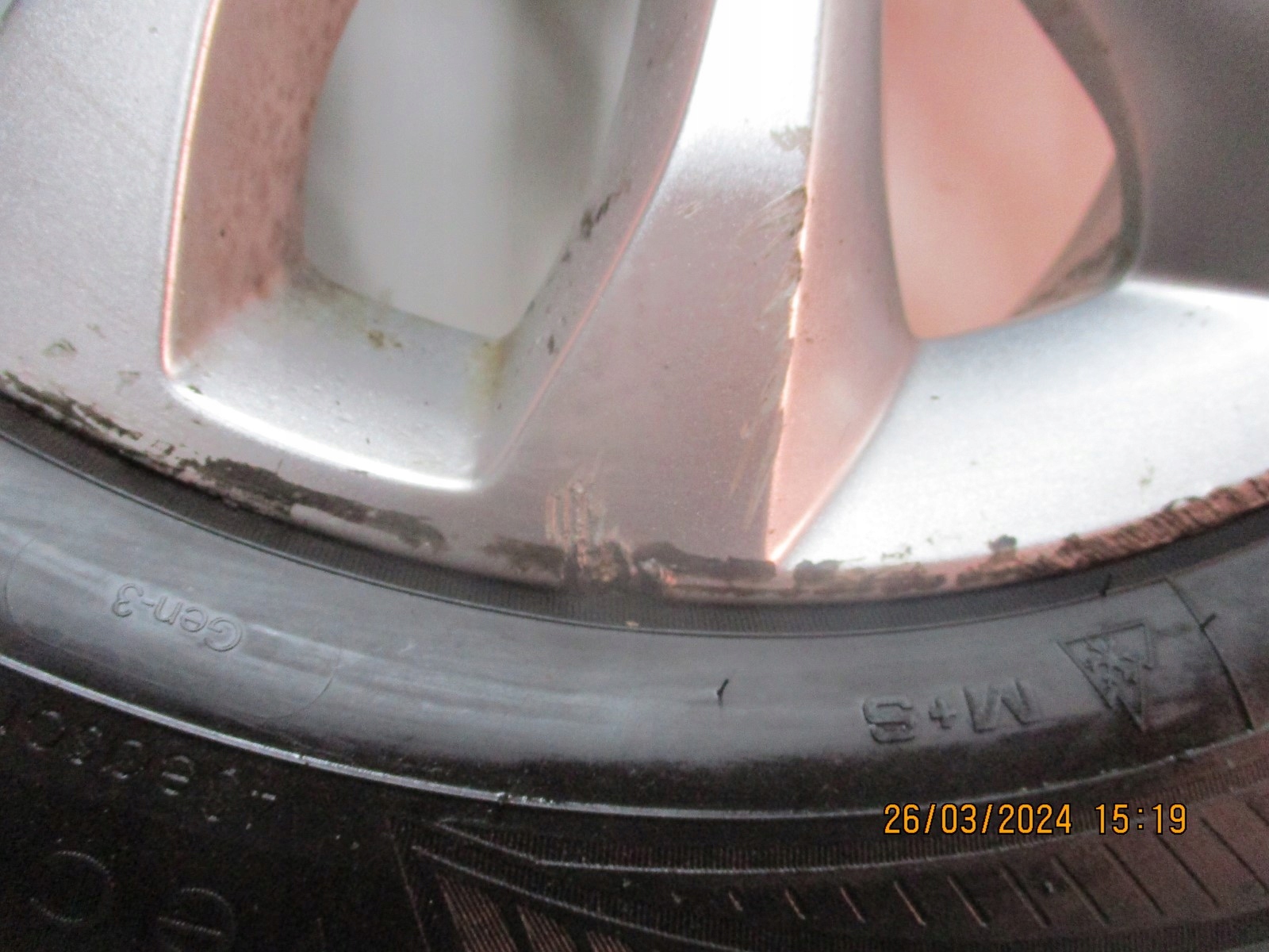 wheels discs tyres Ford Kuga R17 MK1 M+S 7MM