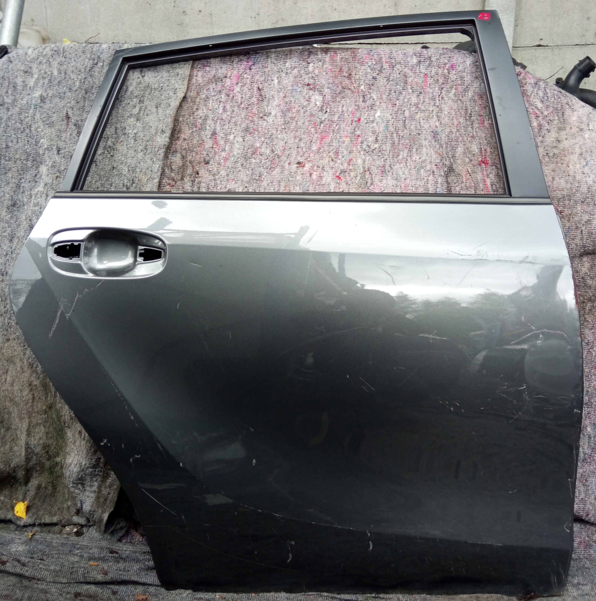 TOYOTA COROLLA VERSO 09-14 DRZWI PRAWE TYŁ