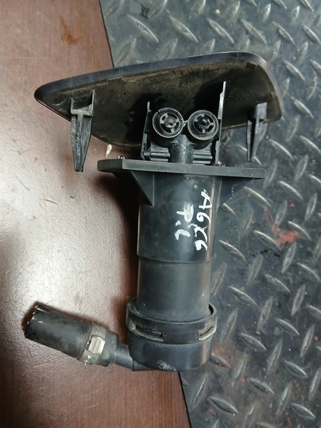 SPRYSKIWACZ PRZEDNI LEWY AUDI A6 C6