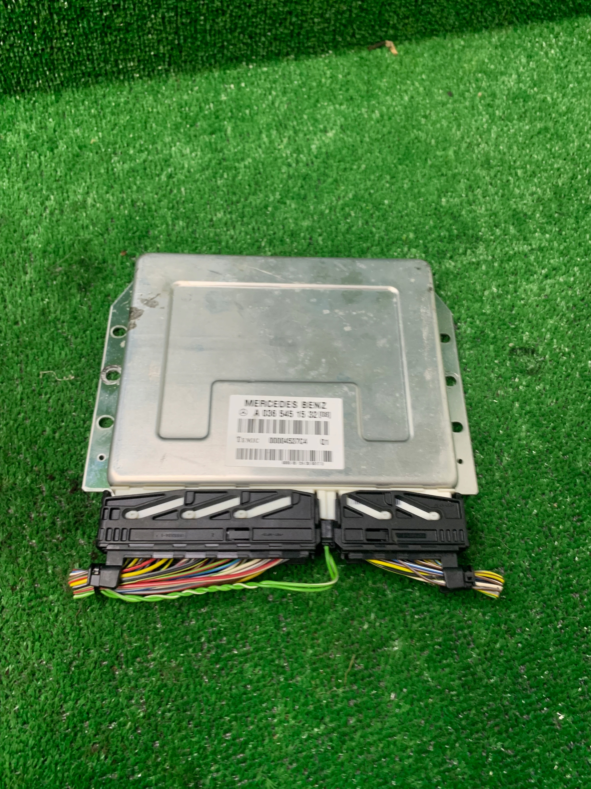 Mercedes W211 moduł sterownik AIRMATIC A0365451532