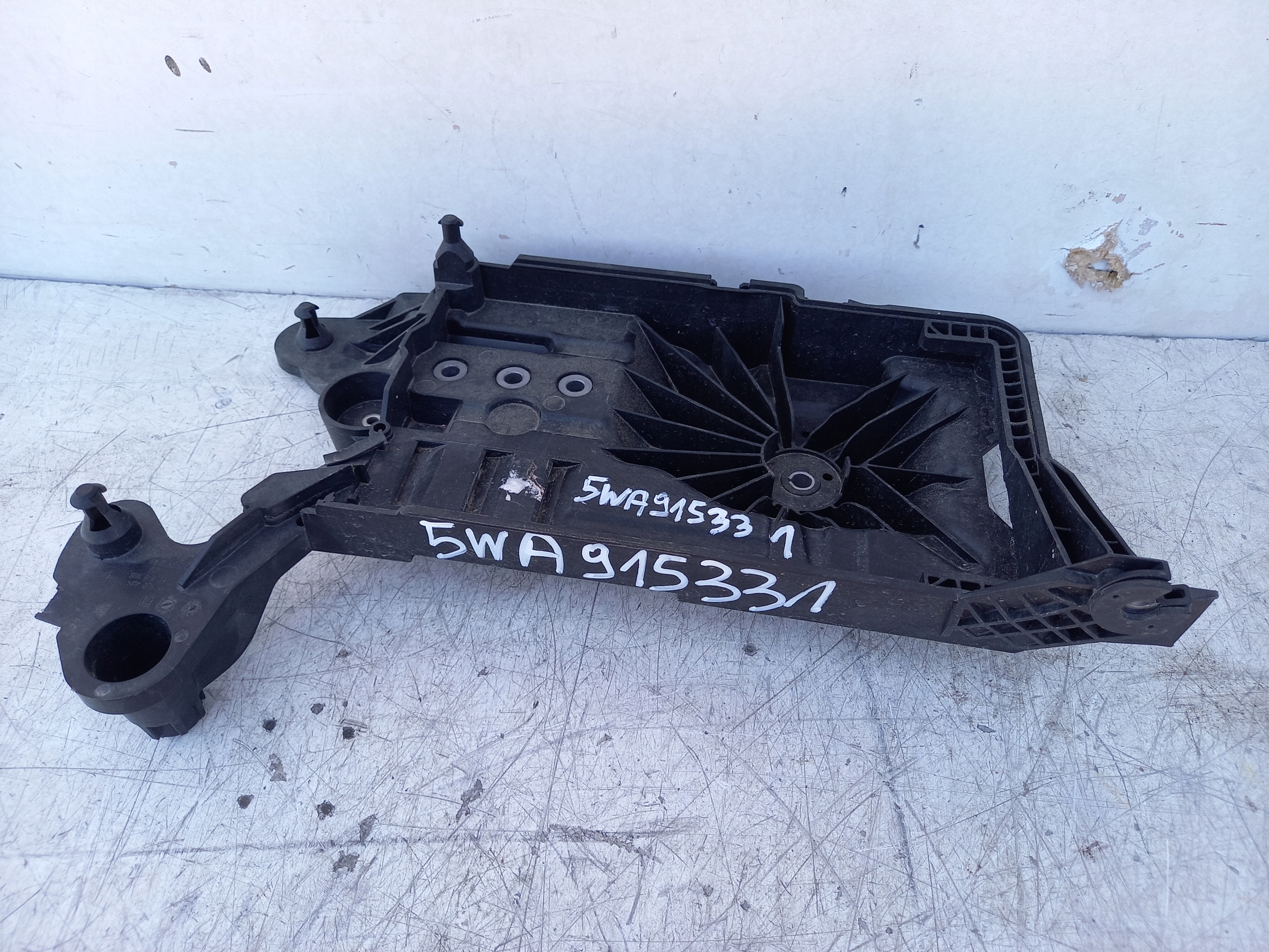 Podstawa akumulatora VW Audi 5WA915331