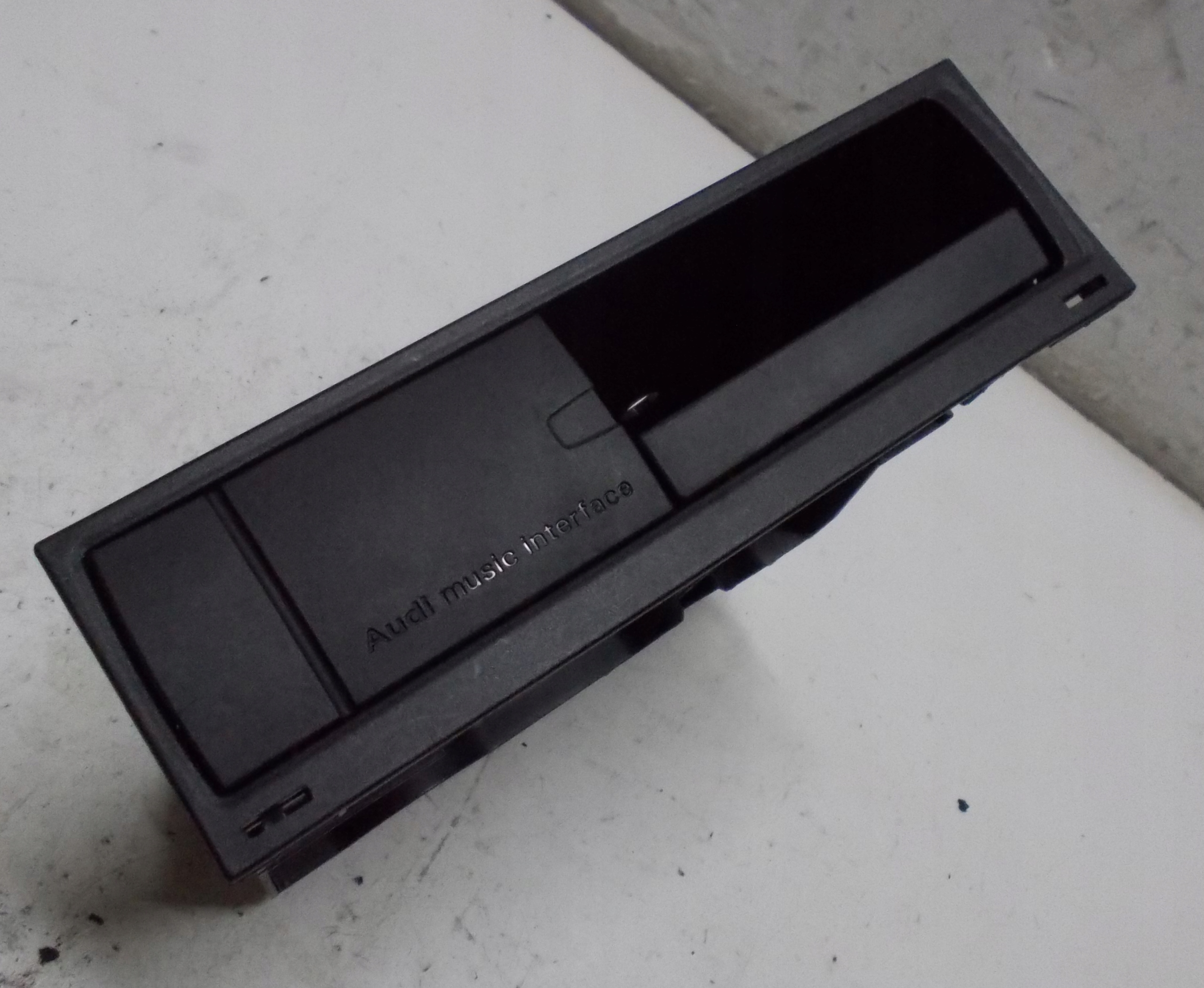 AUDI Q5 2.0 TDI 11R module INTERFACE 8T0035785A