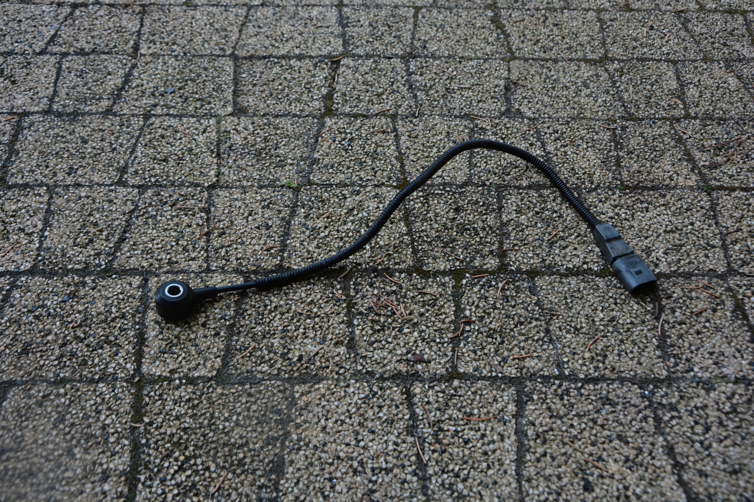 sensor SPALANIA STUKOWEGO AUDI 3.0 06E905377C