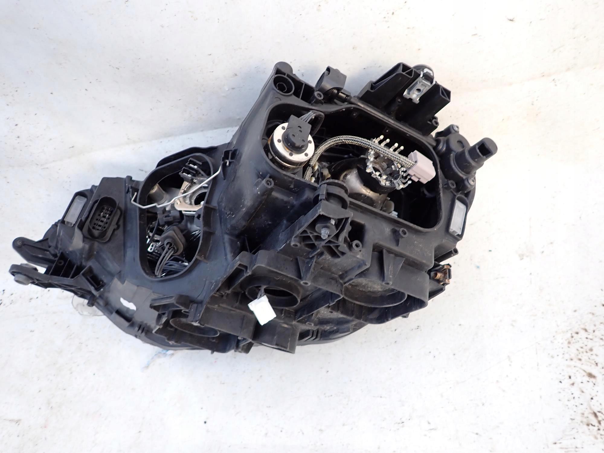 VW GOLF SPORTSVAN 14-18 light front front right