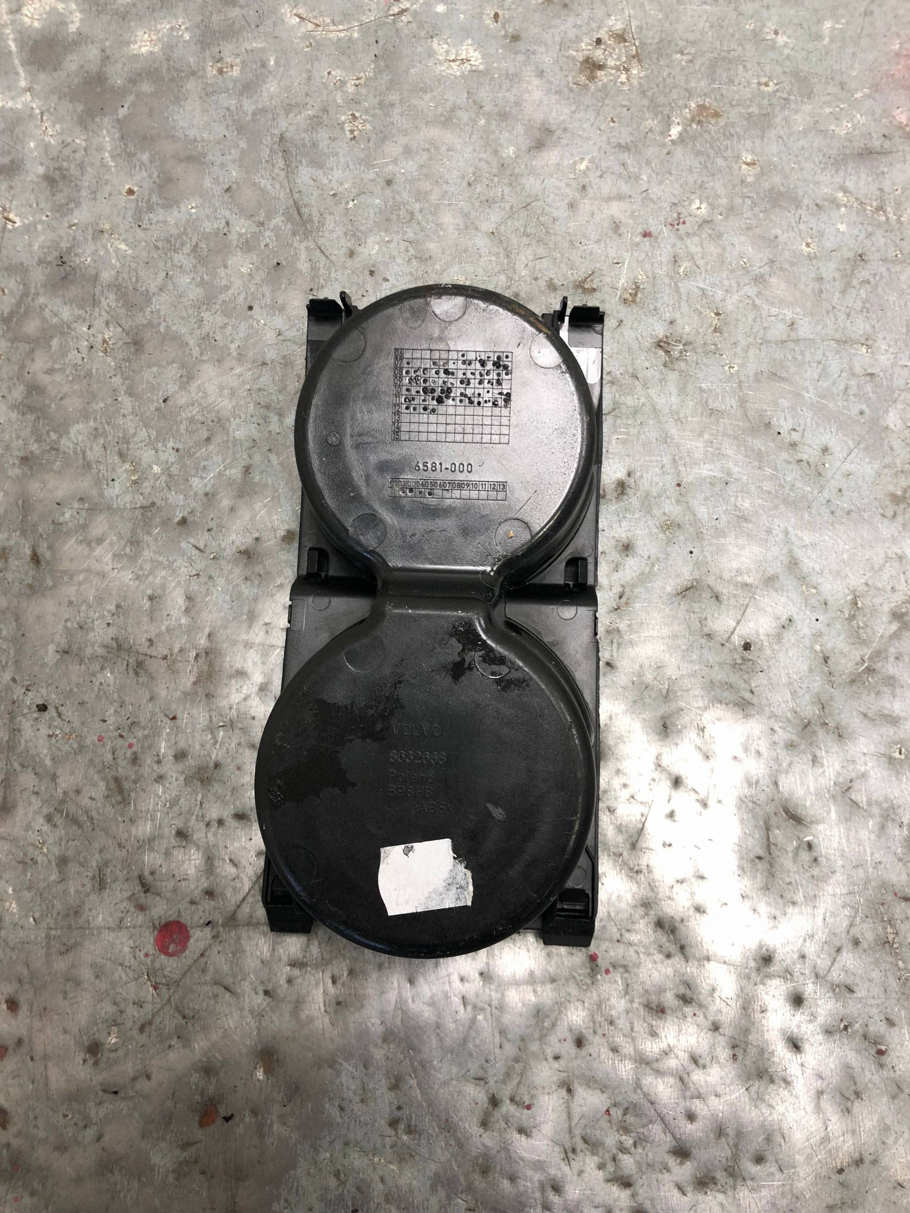 bracket for KUBKI VOLVO C30 LIFT 8632668