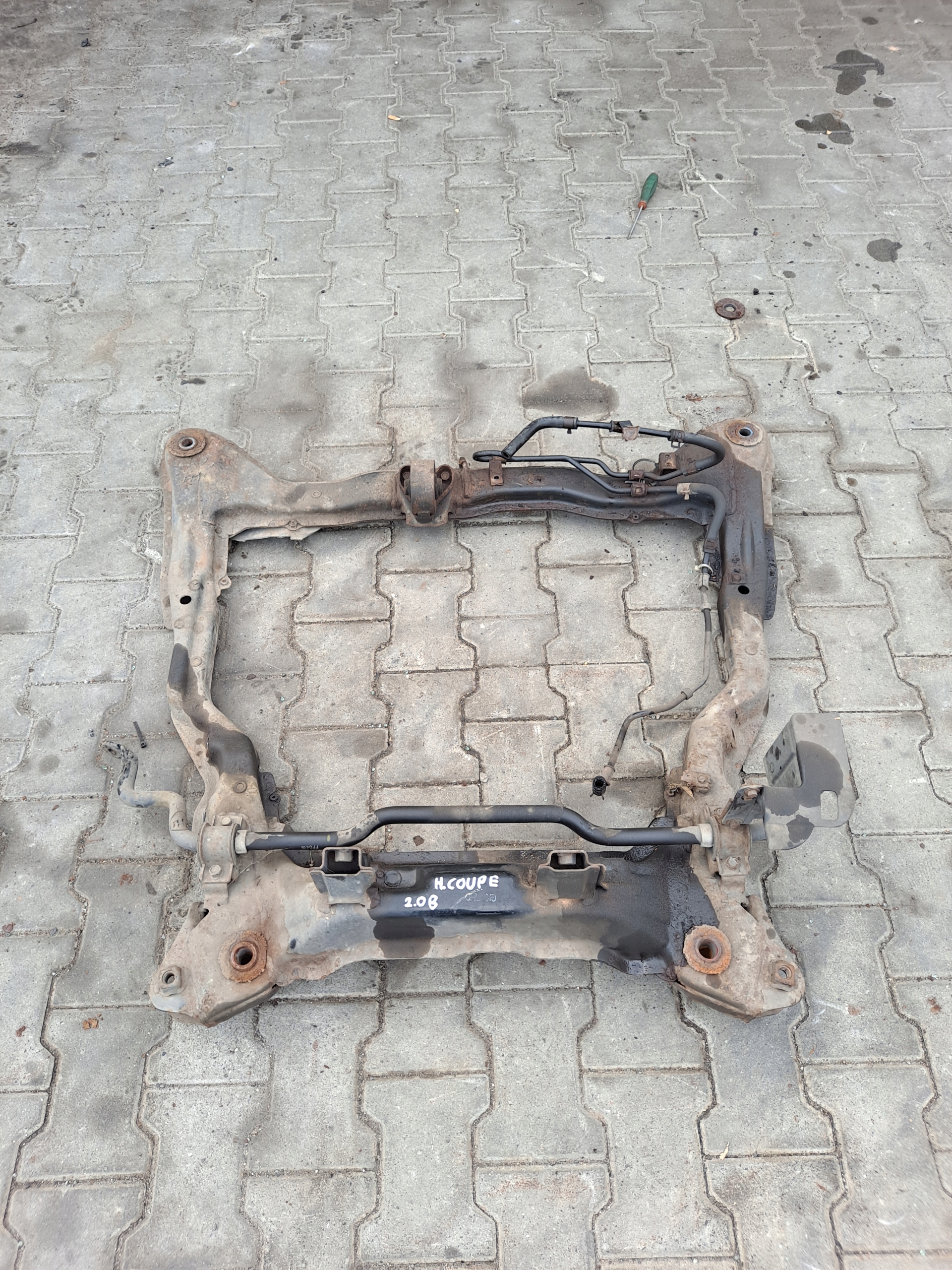 САНЧАТА ТРАВЕРС БАЛКА ПЕРЕДНЯ HYUNDAI COUPE II 2.0