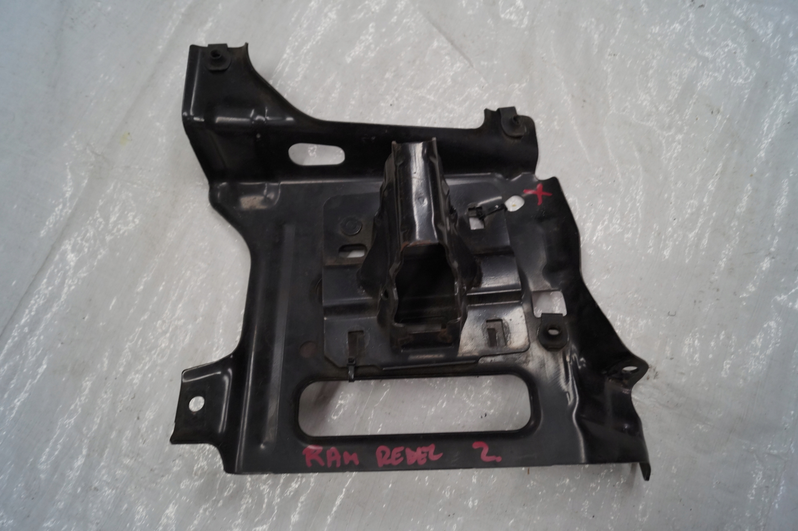 STREFA ZGNIOTU PRZOD LEWA DODGE RAM REBEL