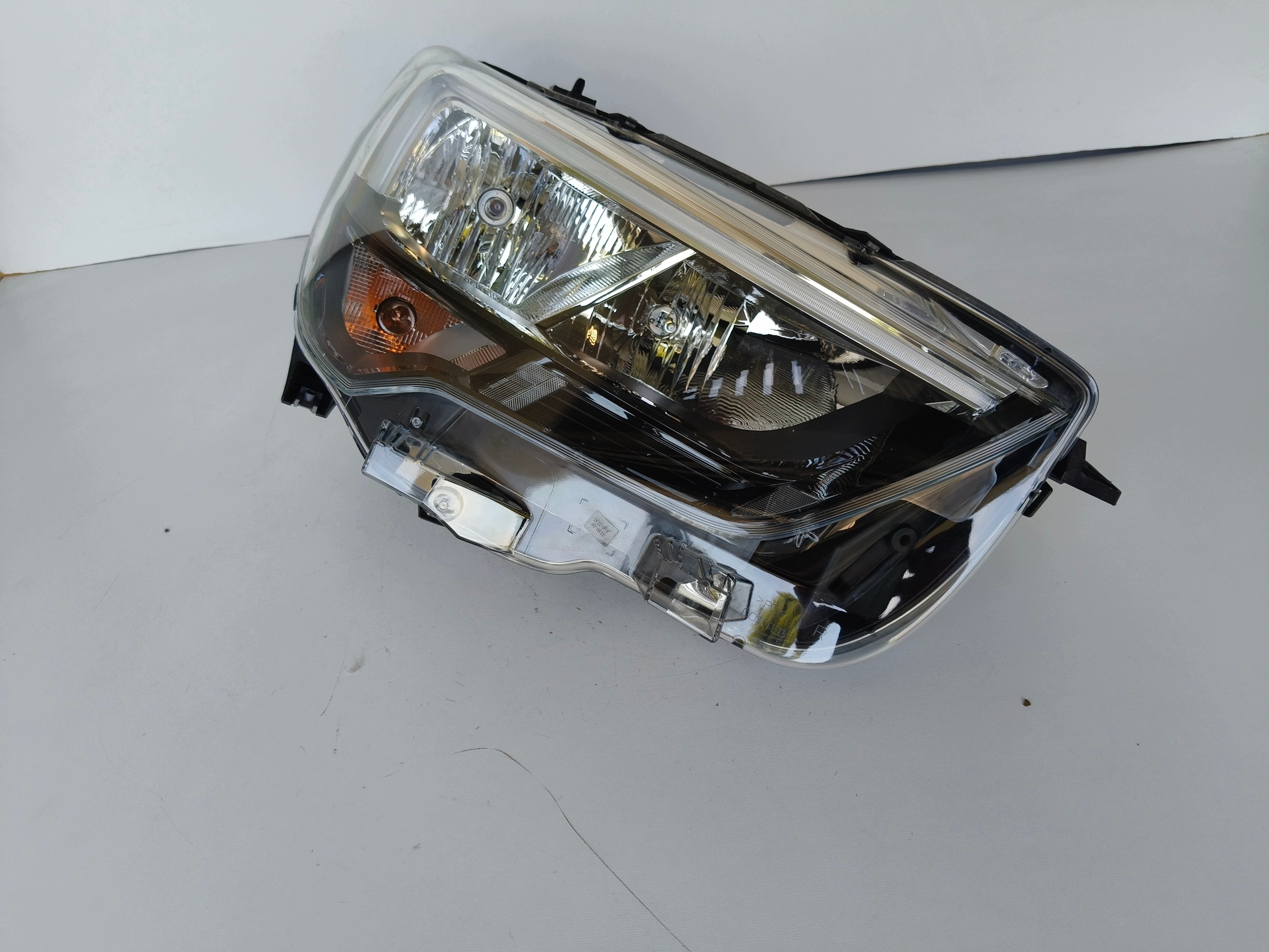 light right REFLEKTOR OPEL COMBO E 18