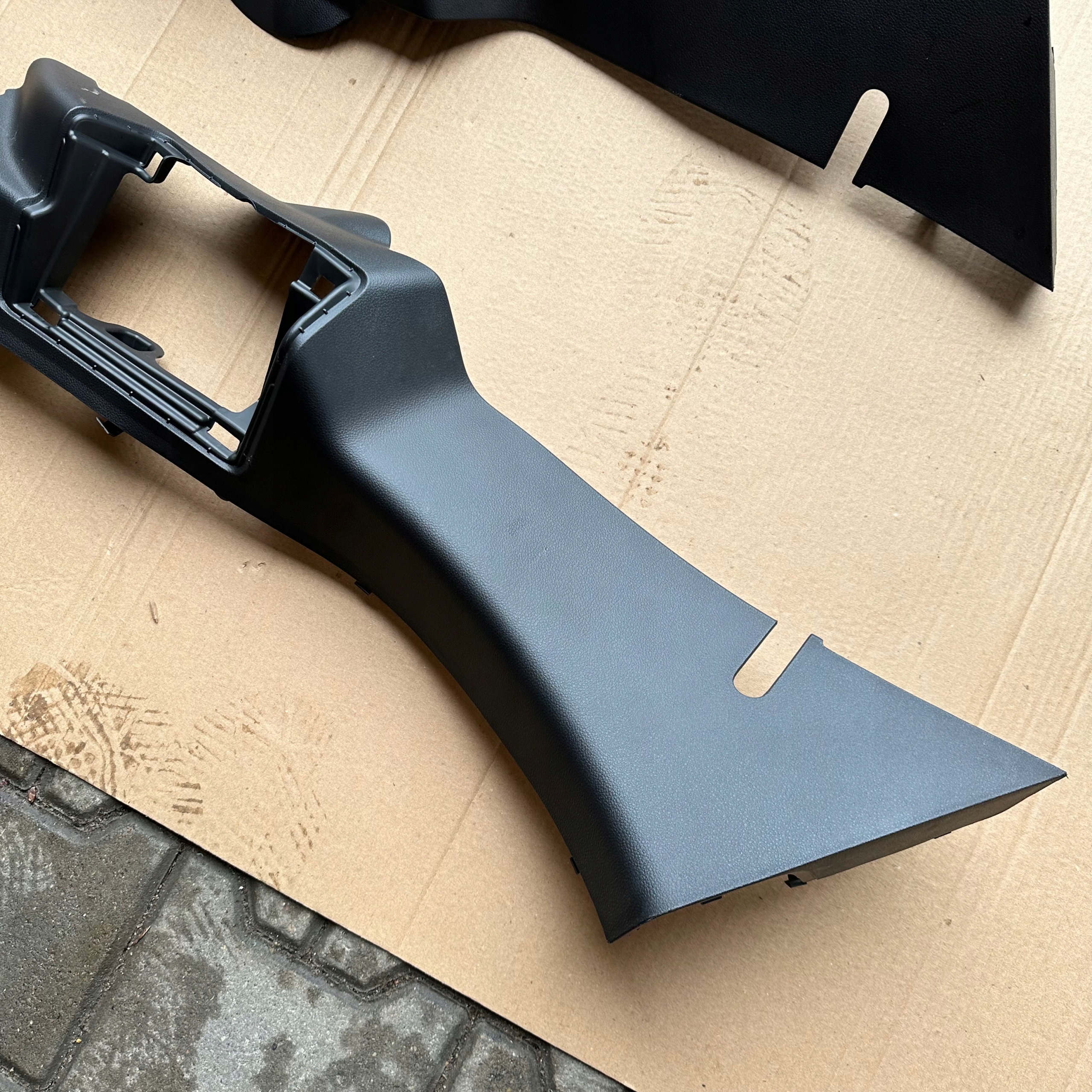RENAULT ARKANA LEFT COVER THRESHOLD REAR PART MOULDING