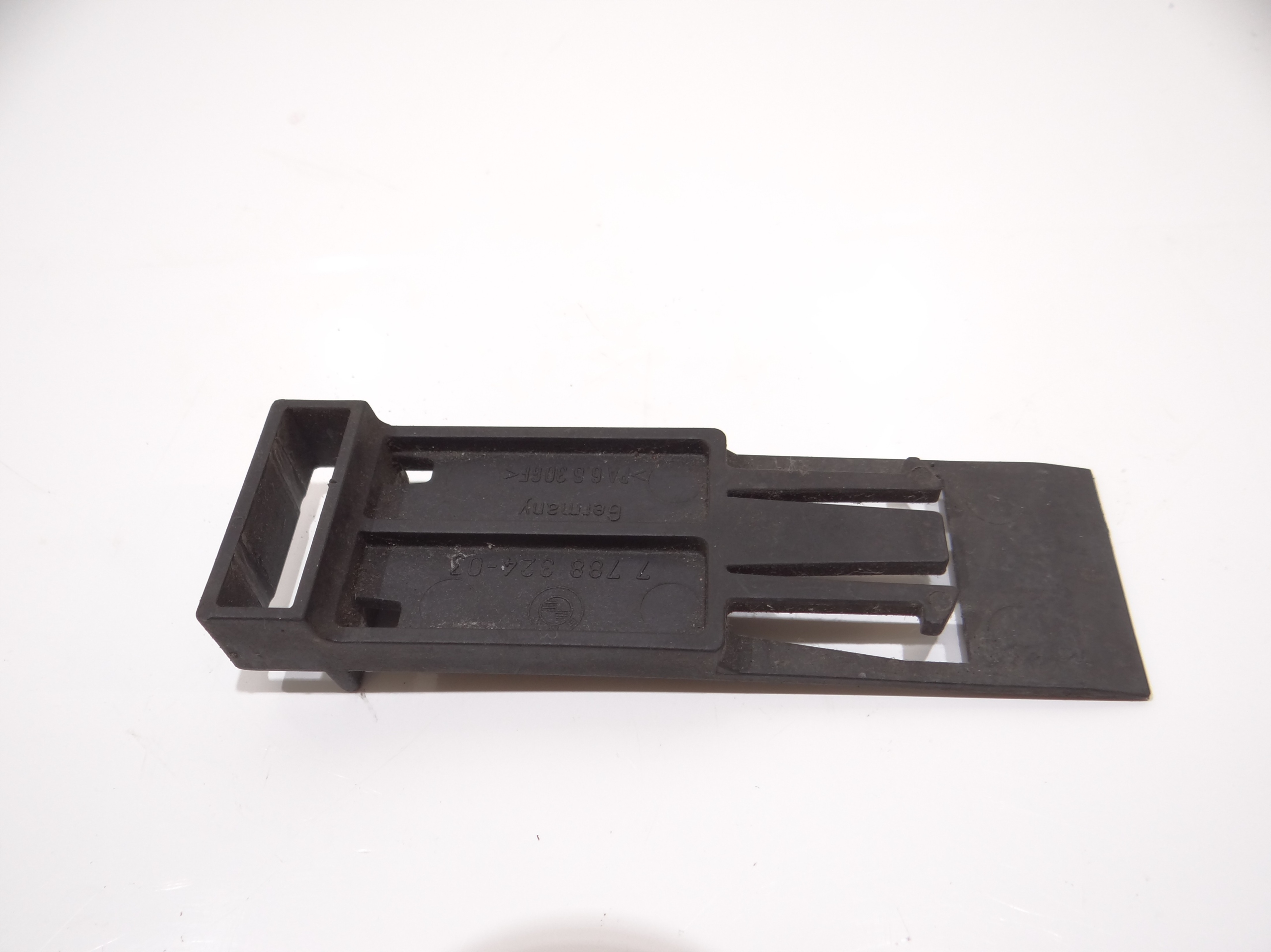 Haken Halter WENTYLATORA BMW E60 E61 7788324