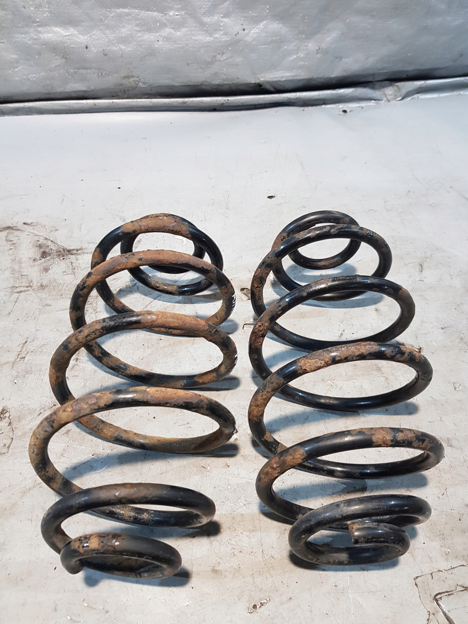 springs springing rear part OPEL ASTRA H 1.6B 2 SZTUKI