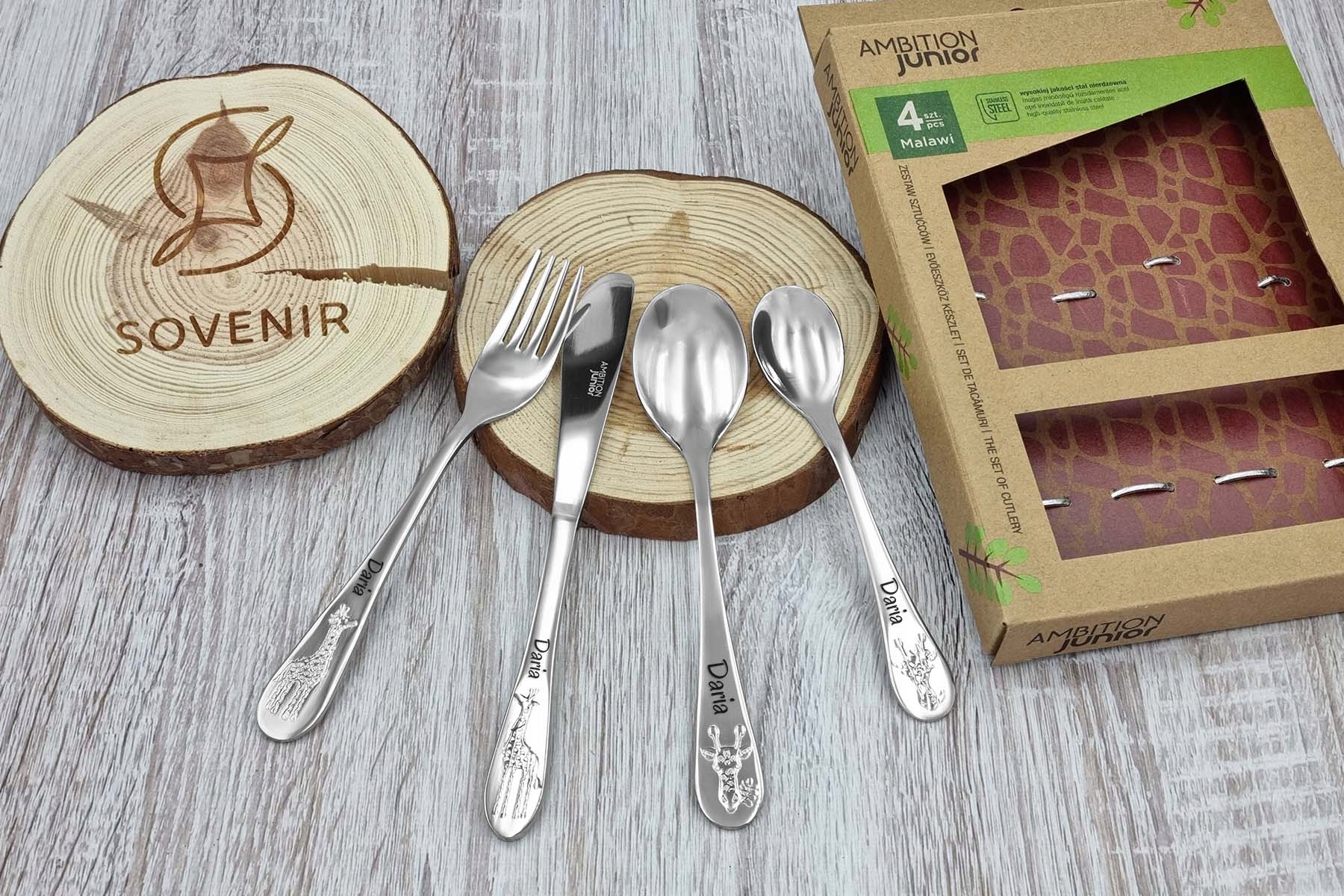 Komplet Sztućców 4 elementy Ambition Żyrafy GRAWER Prezent na Roczek Stan opakowania oryginalne