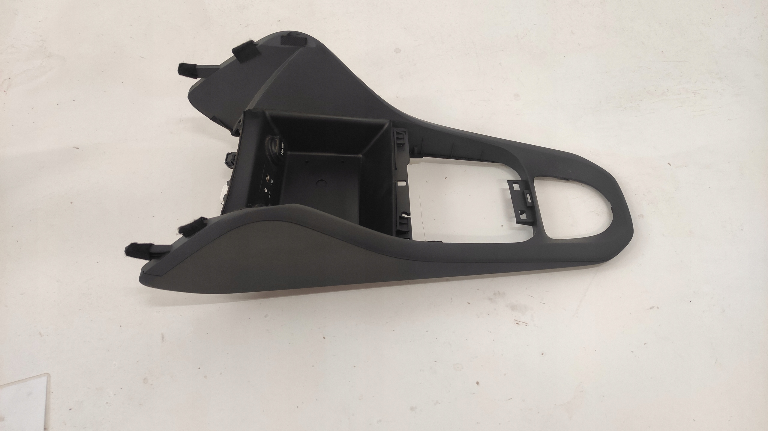 HYUNDAI IONIQ TUNEL central cap 16-19