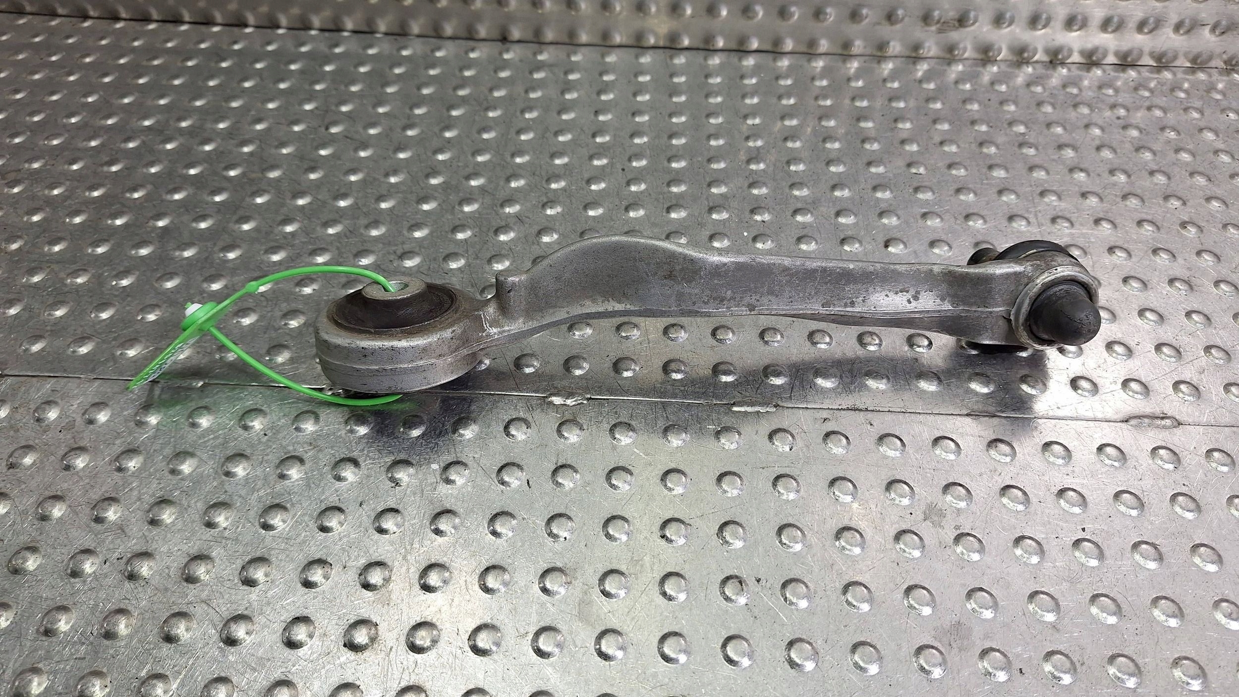 arm left front upper OE 4D0407511F AUDI A4 B6 A6 C5 PASSAT B5 SUPERB and