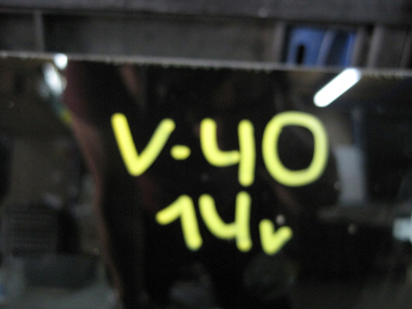 window iron front VOLVO V40 14R