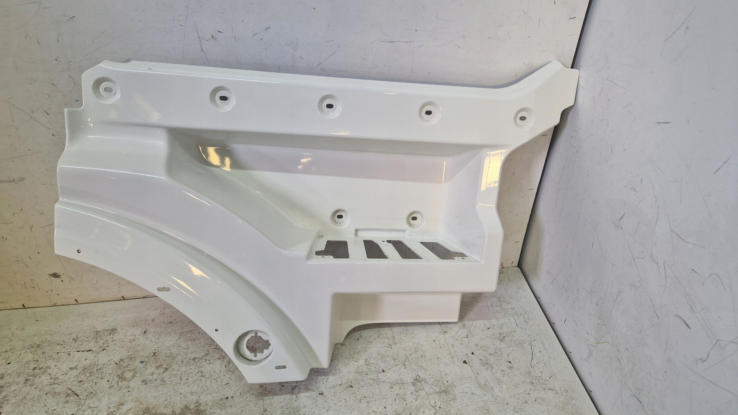 81612110298 - ступені верхня ступінь кабіни man tg3 81615200082