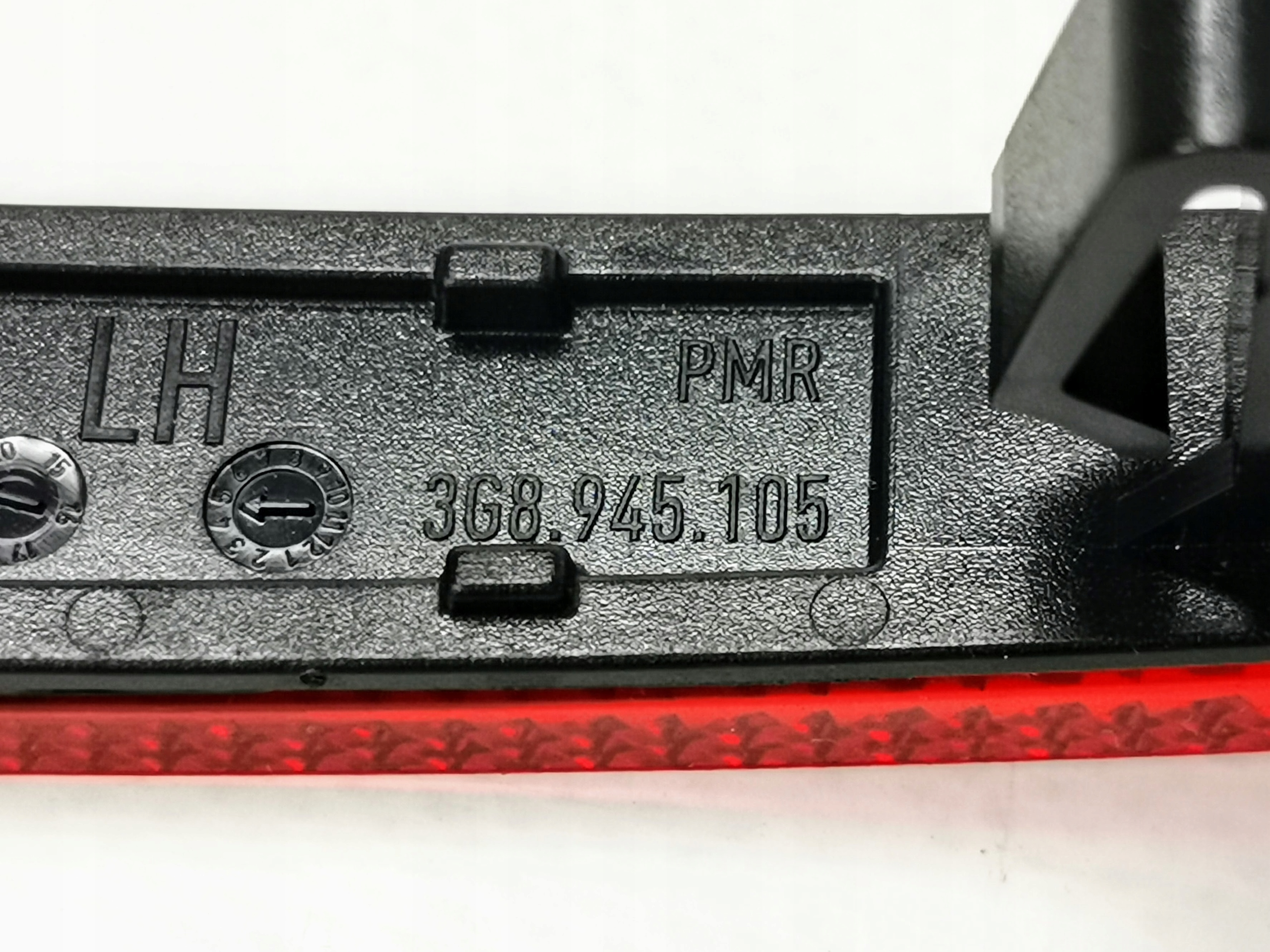 ODBLASKI ZDERZAKA TYLNE PRAWY LEWY VW ARTEON KPL Jakość części (zgodnie z GVO) O - oryginał z logo producenta pojazdu (OE)