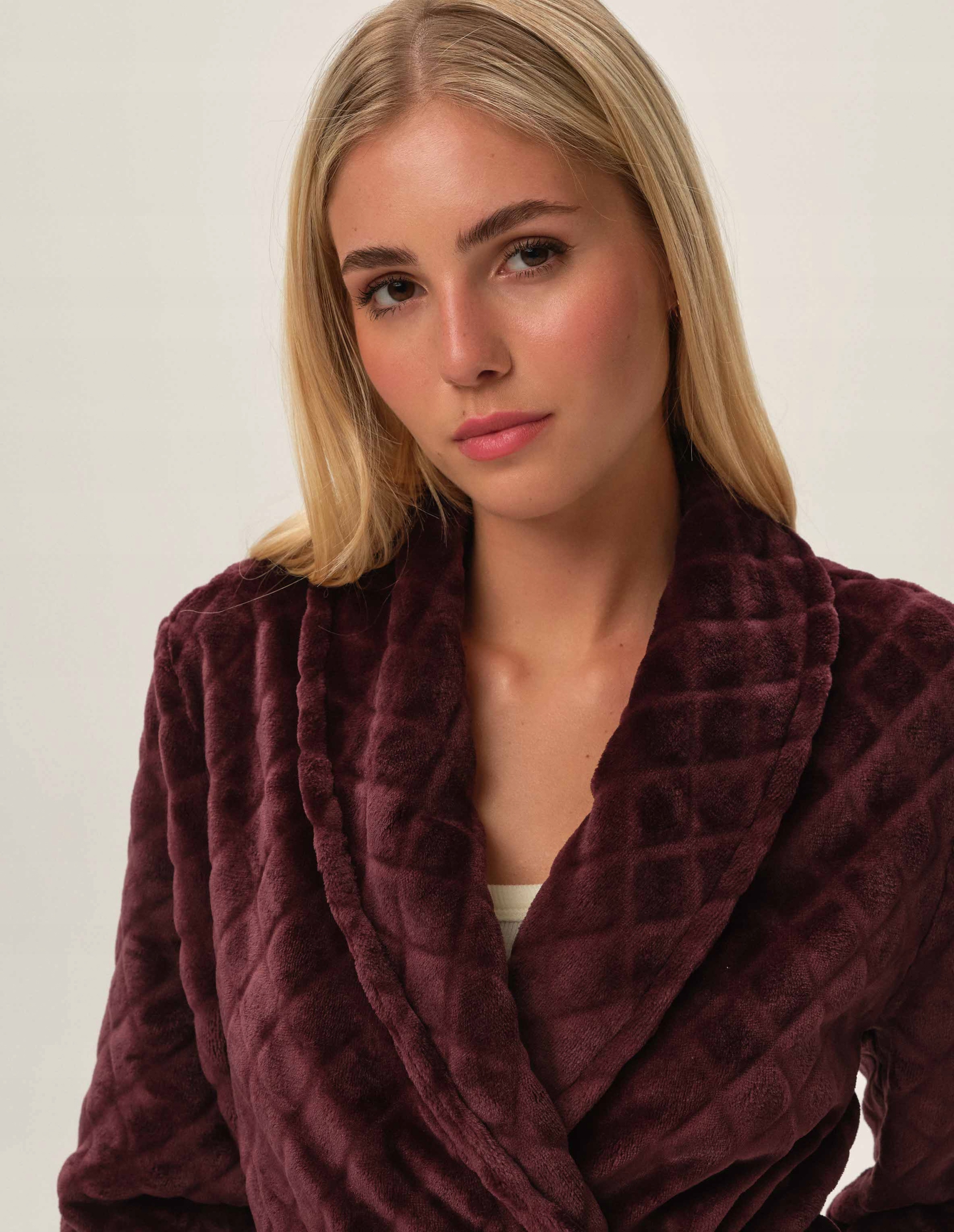 SZLAFROK DAMSKI HENDERSON 41951 FYAH r.M Model SZLAFROK FYAH