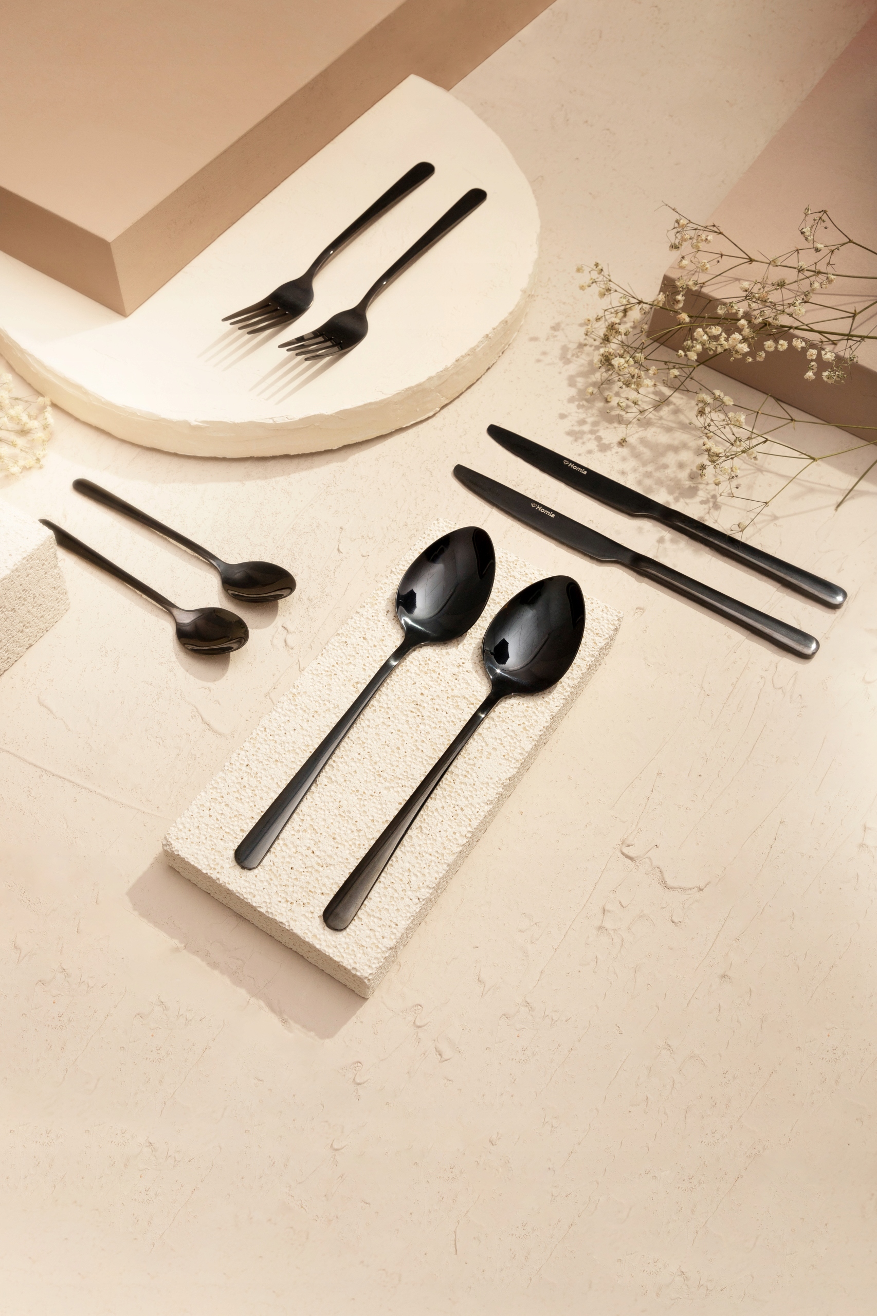 Zestaw komplet sztućców LUGANO CZARNYCH sztućce 24el. na 6 osób Wykończenie połysk