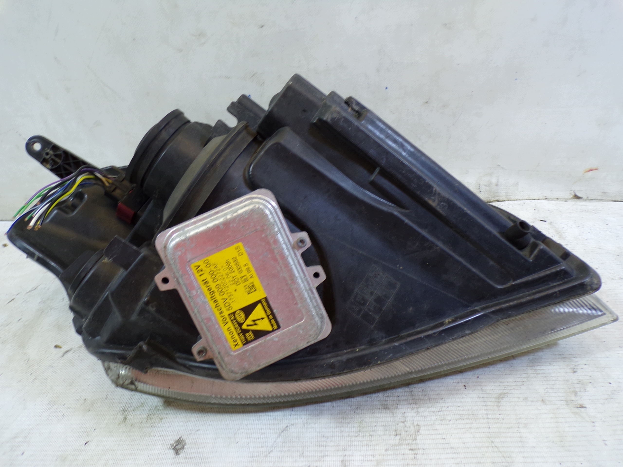 light front front left XENON CADILLAC BLS