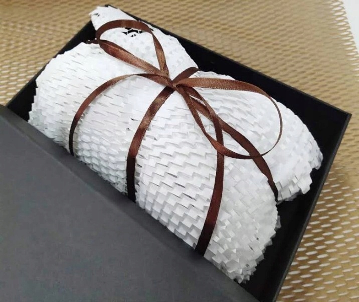 

Ekologiczny papier nacinany Siatka 3D 20cm*250mb