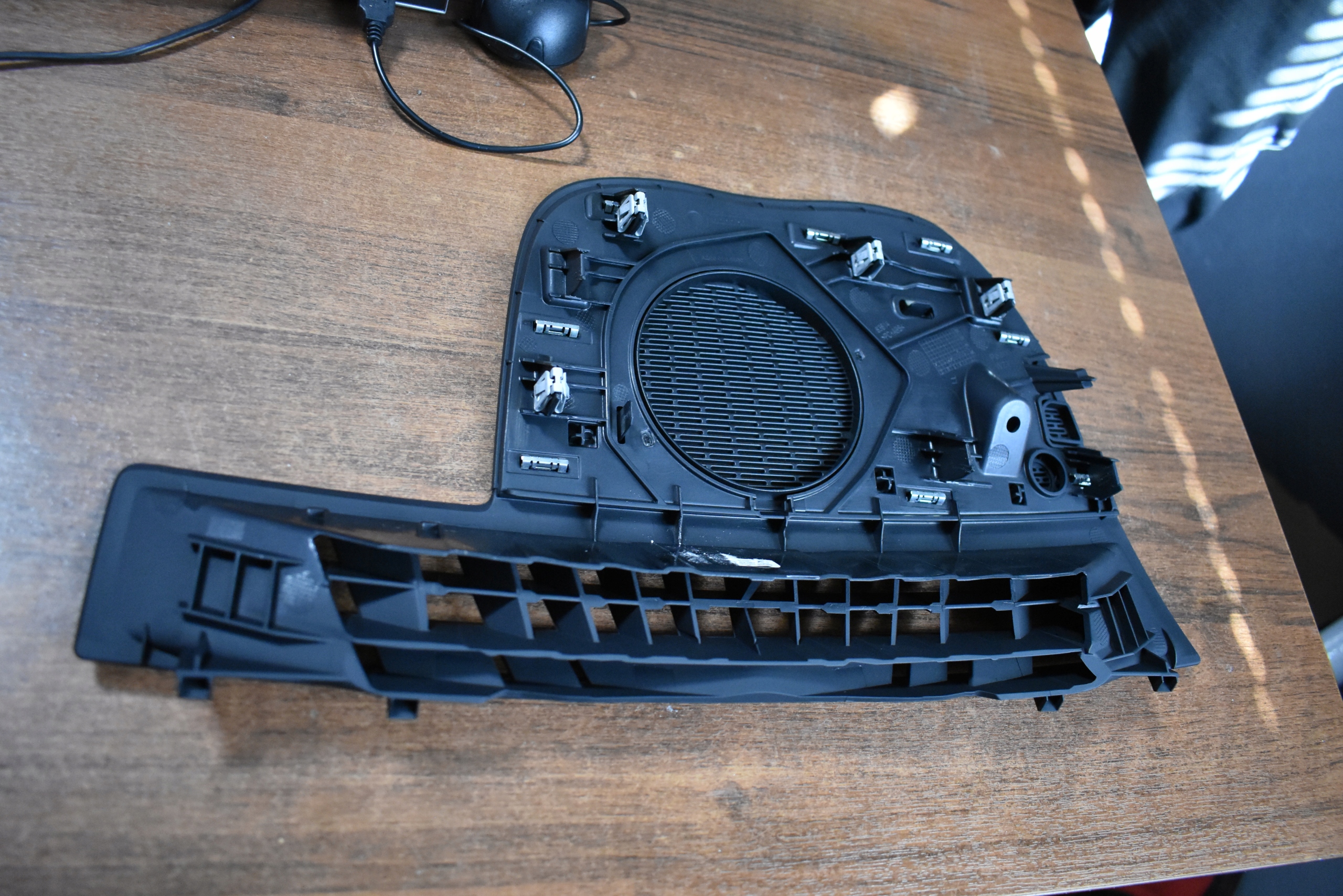 IDEALNA cover grid consoles MERCEDES W206 1